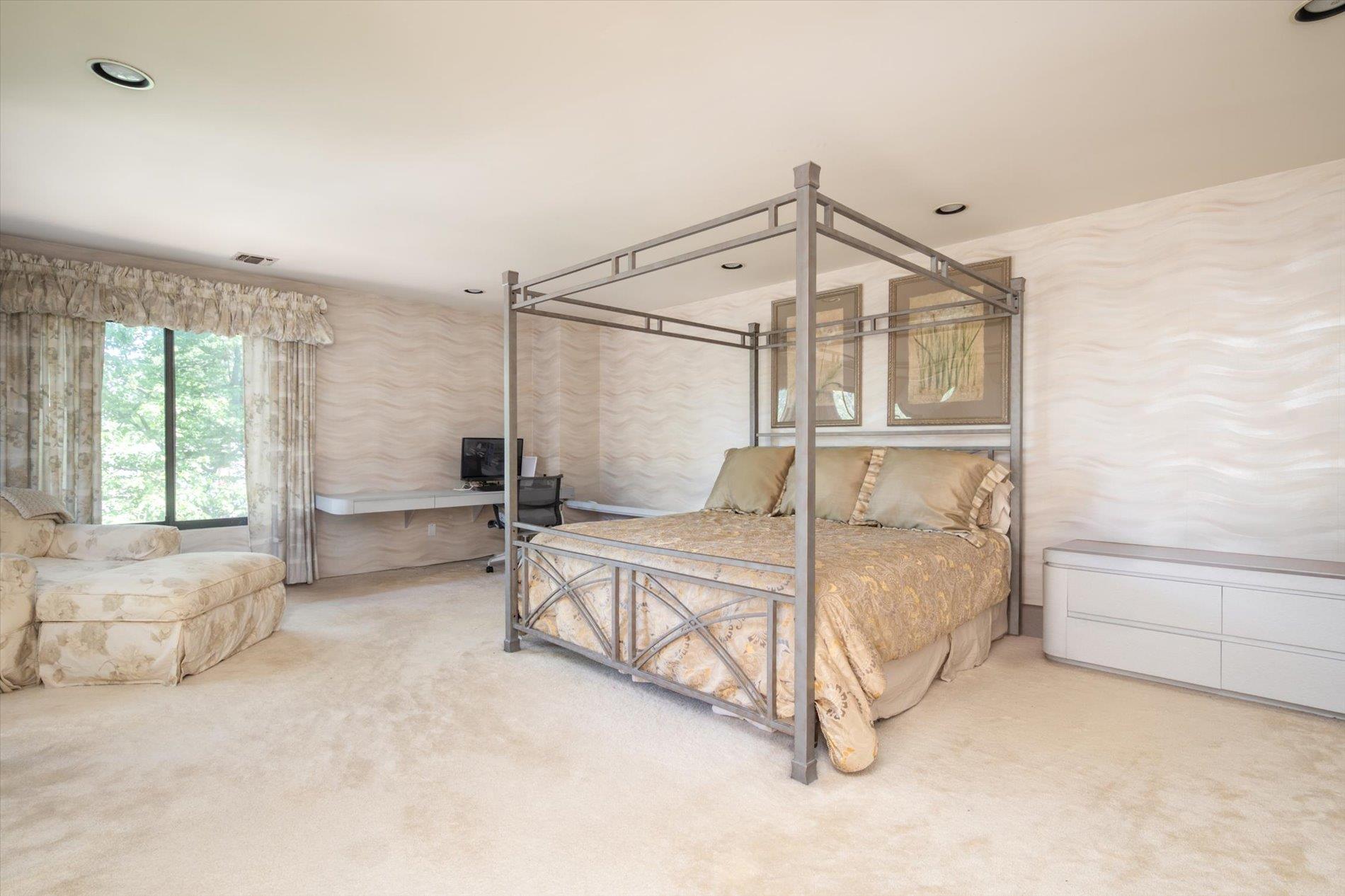 #18 photo, 70 Short Way, Roslyn Heights , NY 11577