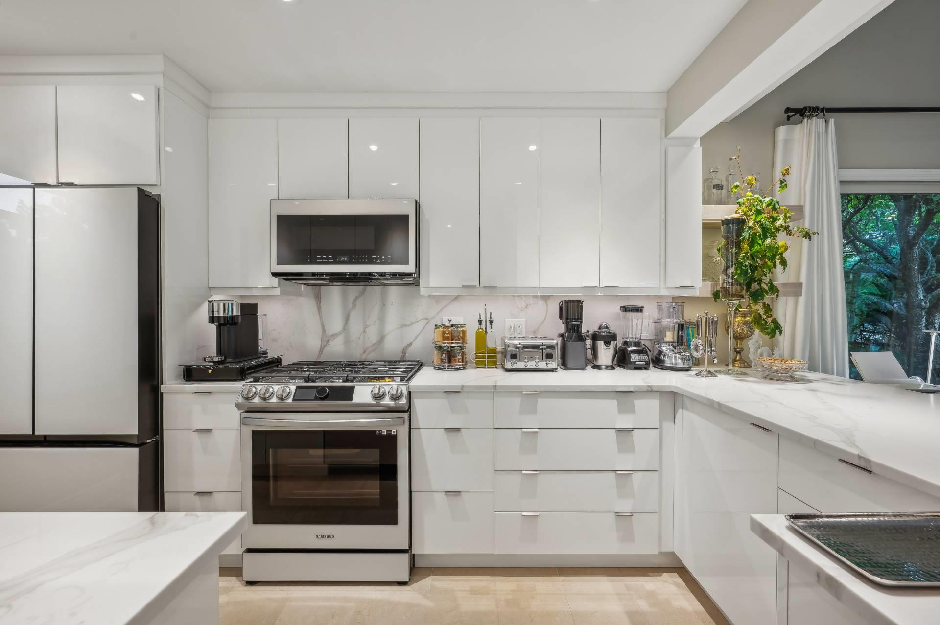 #8 photo, 545 Hampton Road, سوفولك Southampton , NY 11968