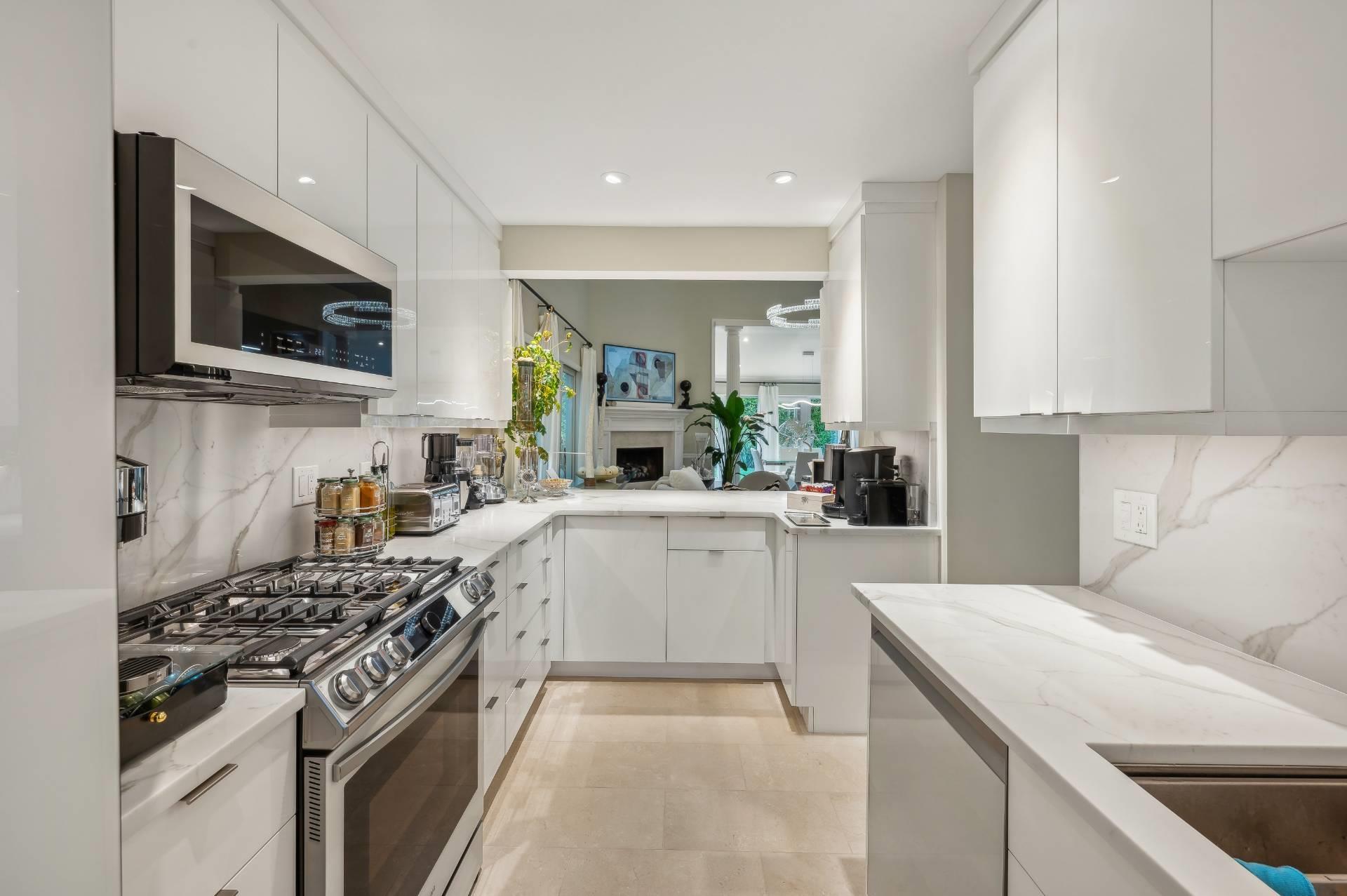 #9 photo, 545 Hampton Road, سوفولك Southampton , NY 11968