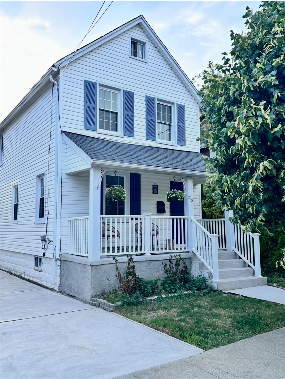 #1 photo, 28 Saint Marks Avenue, Rockville Centre , NY 11570
