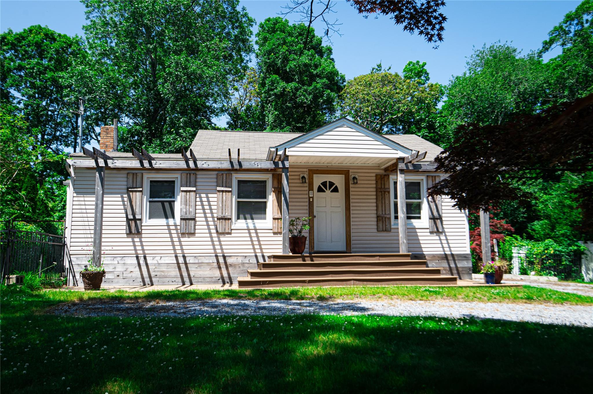 #1 photo, 27 Cynthia Lane, 東長島 Center Moriches , NY 11934