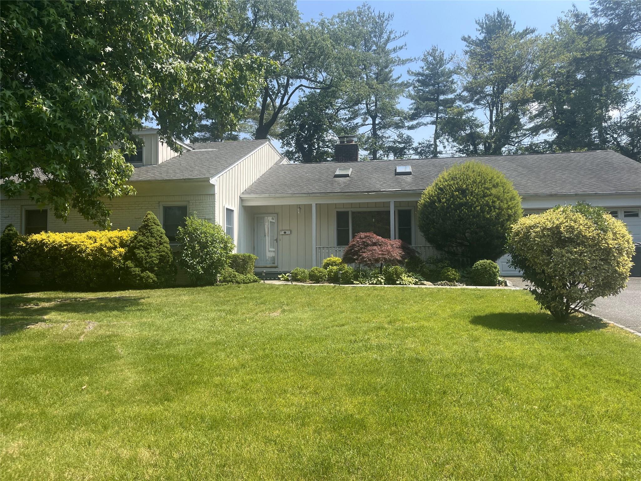 #1 photo, 60 Oaktree Lane, Manhasset , NY 11030