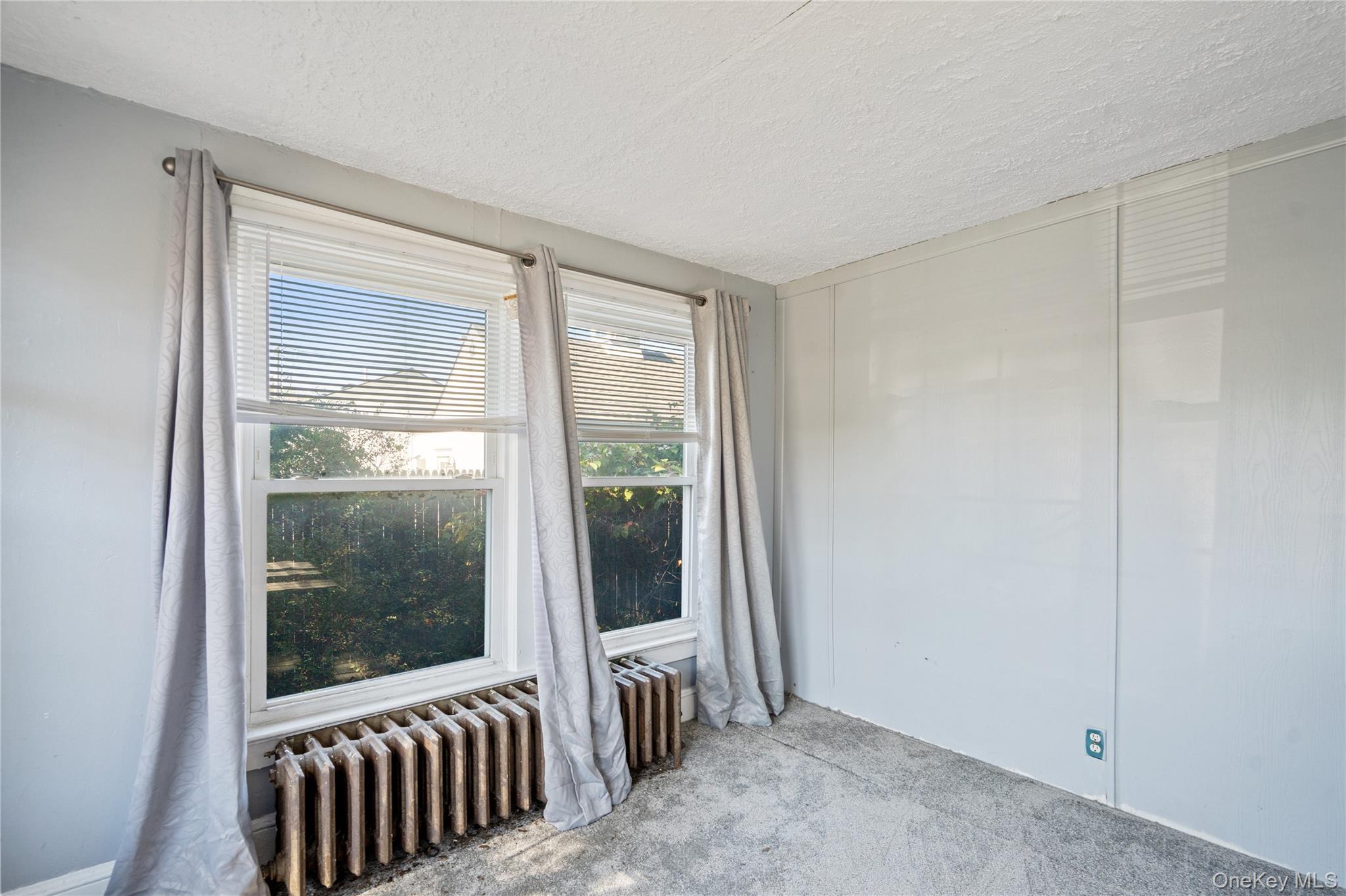 #10 photo, 227 N Railroad Avenue, サフォーク郡 Babylon , NY 11702