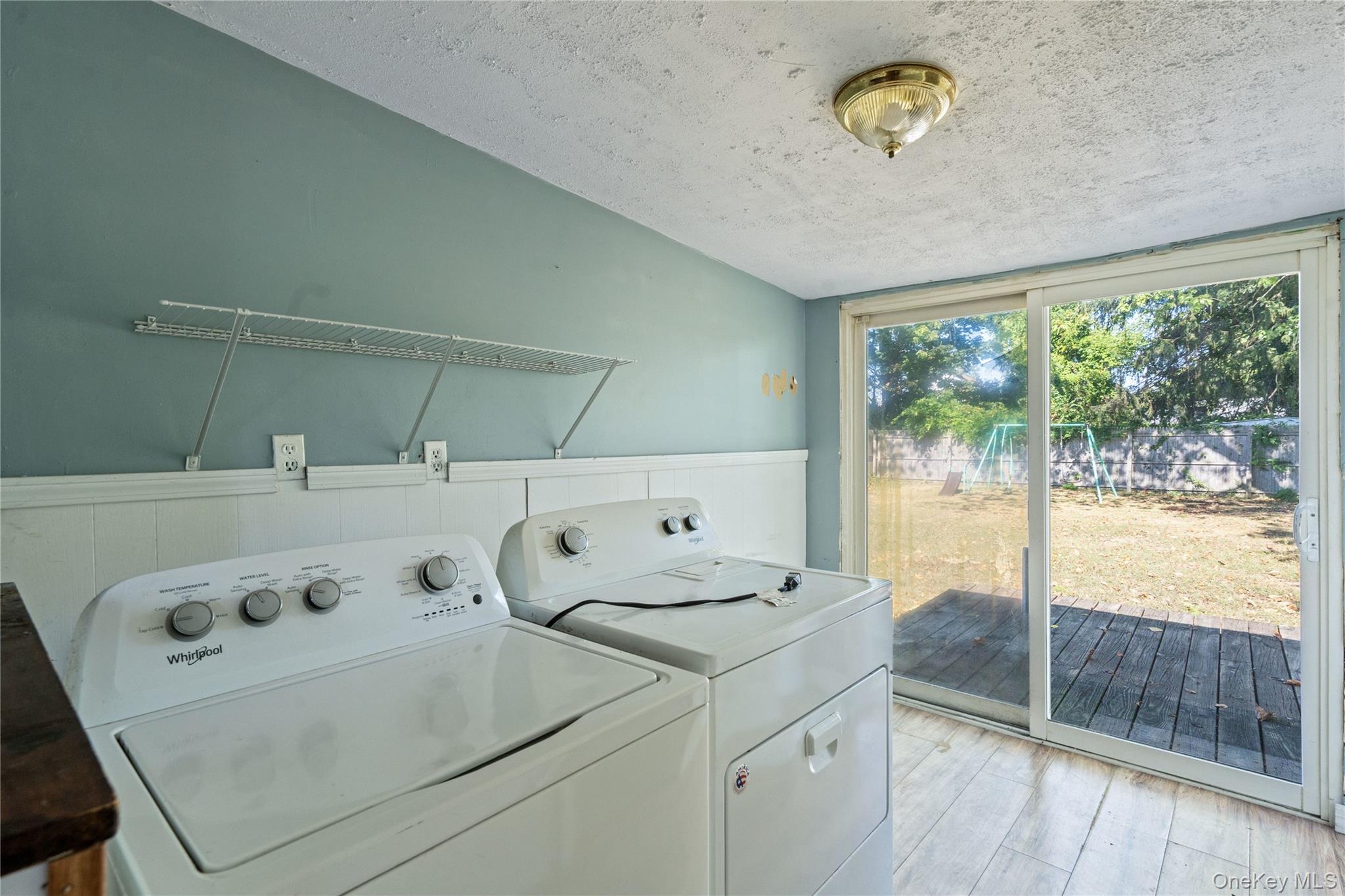 #17 photo, 227 N Railroad Avenue, サフォーク郡 Babylon , NY 11702