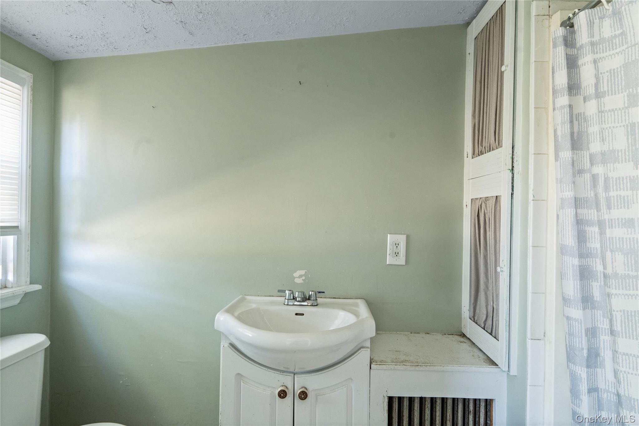 #18 photo, 227 N Railroad Avenue, サフォーク郡 Babylon , NY 11702