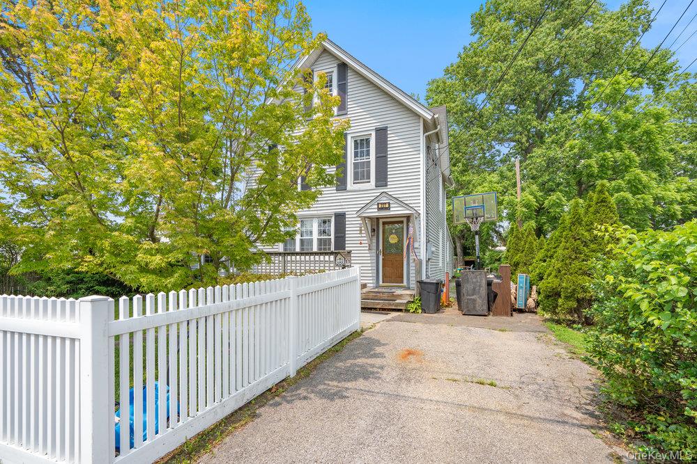 #19 photo, 227 N Railroad Avenue, サフォーク郡 Babylon , NY 11702