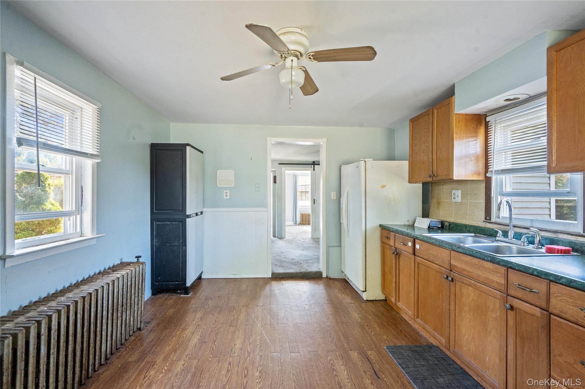 #4 photo, 227 N Railroad Avenue, サフォーク郡 Babylon , NY 11702