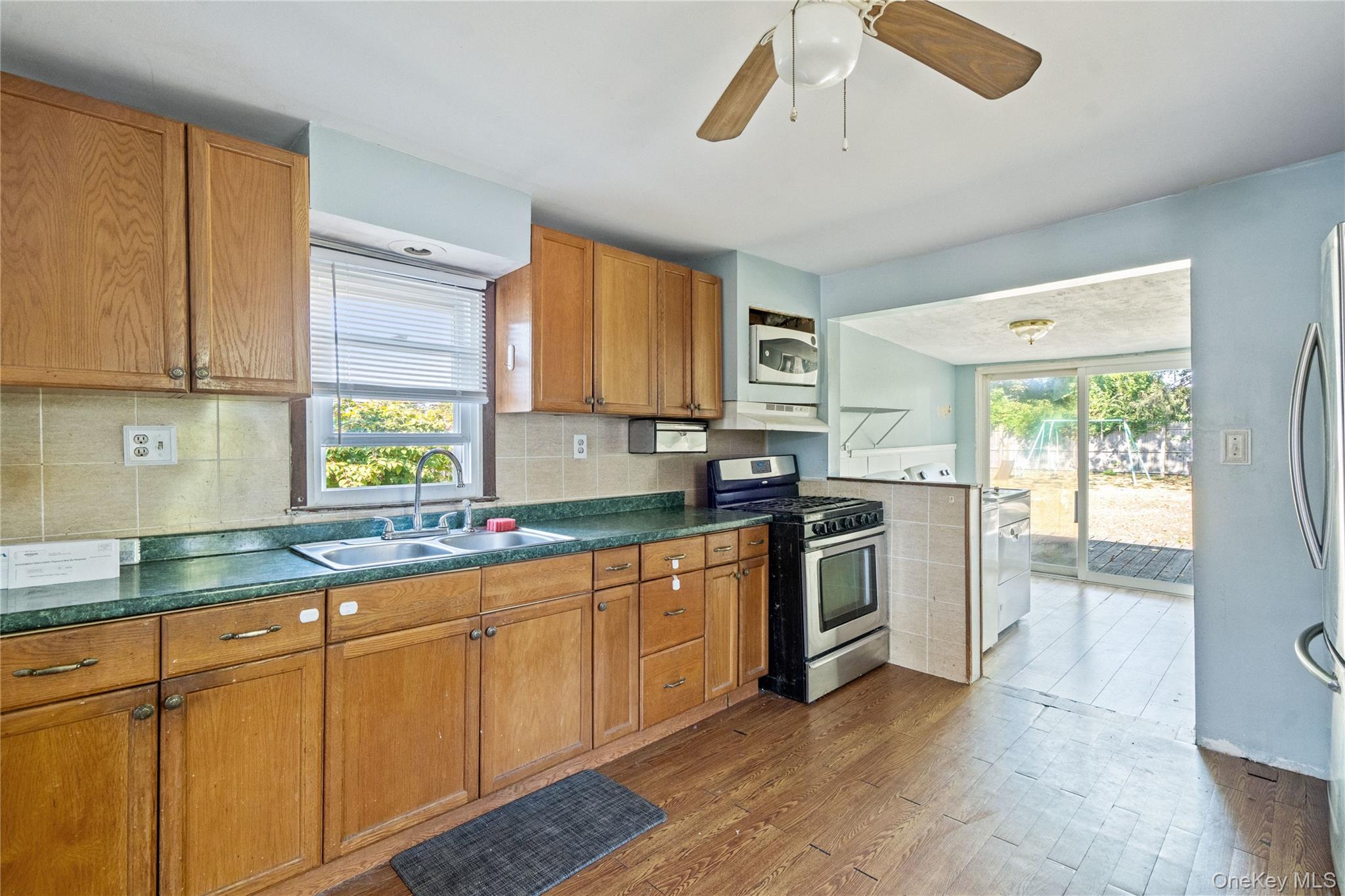 #5 photo, 227 N Railroad Avenue, サフォーク郡 Babylon , NY 11702