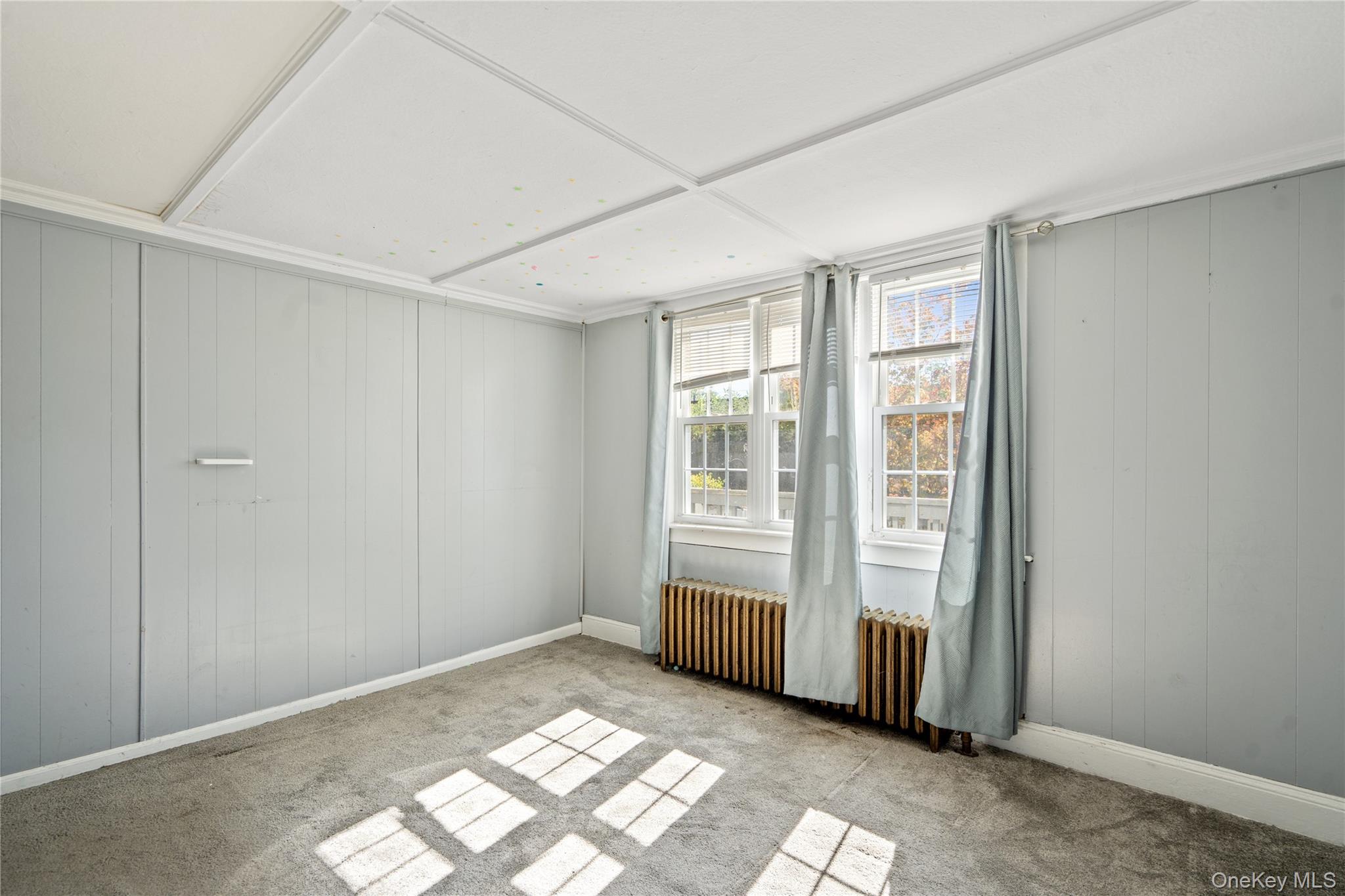 #8 photo, 227 N Railroad Avenue, サフォーク郡 Babylon , NY 11702