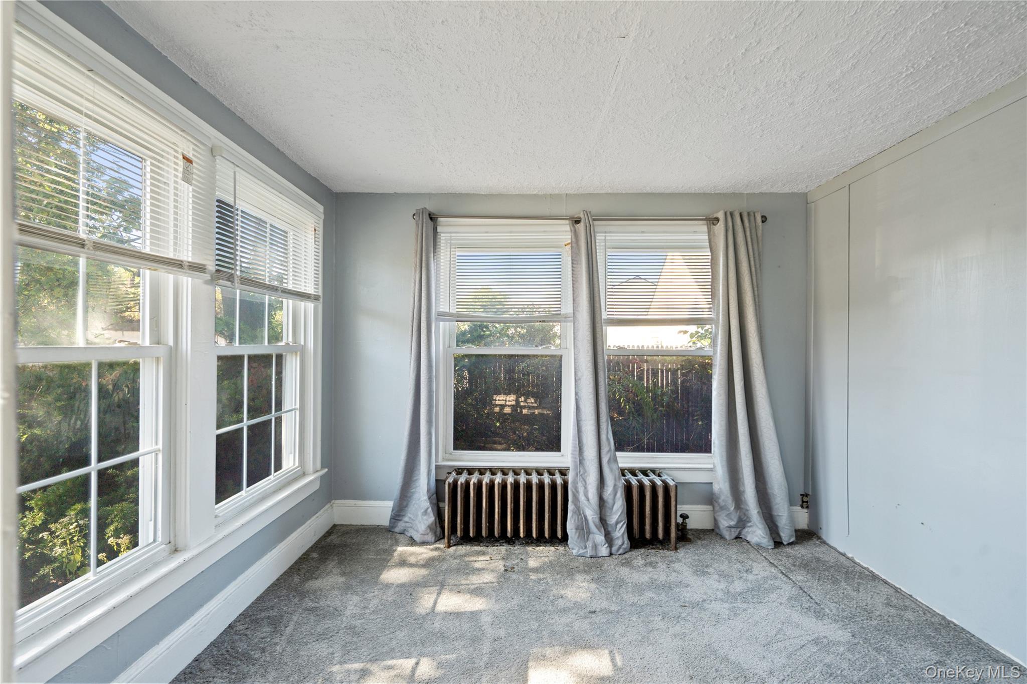 #9 photo, 227 N Railroad Avenue, サフォーク郡 Babylon , NY 11702