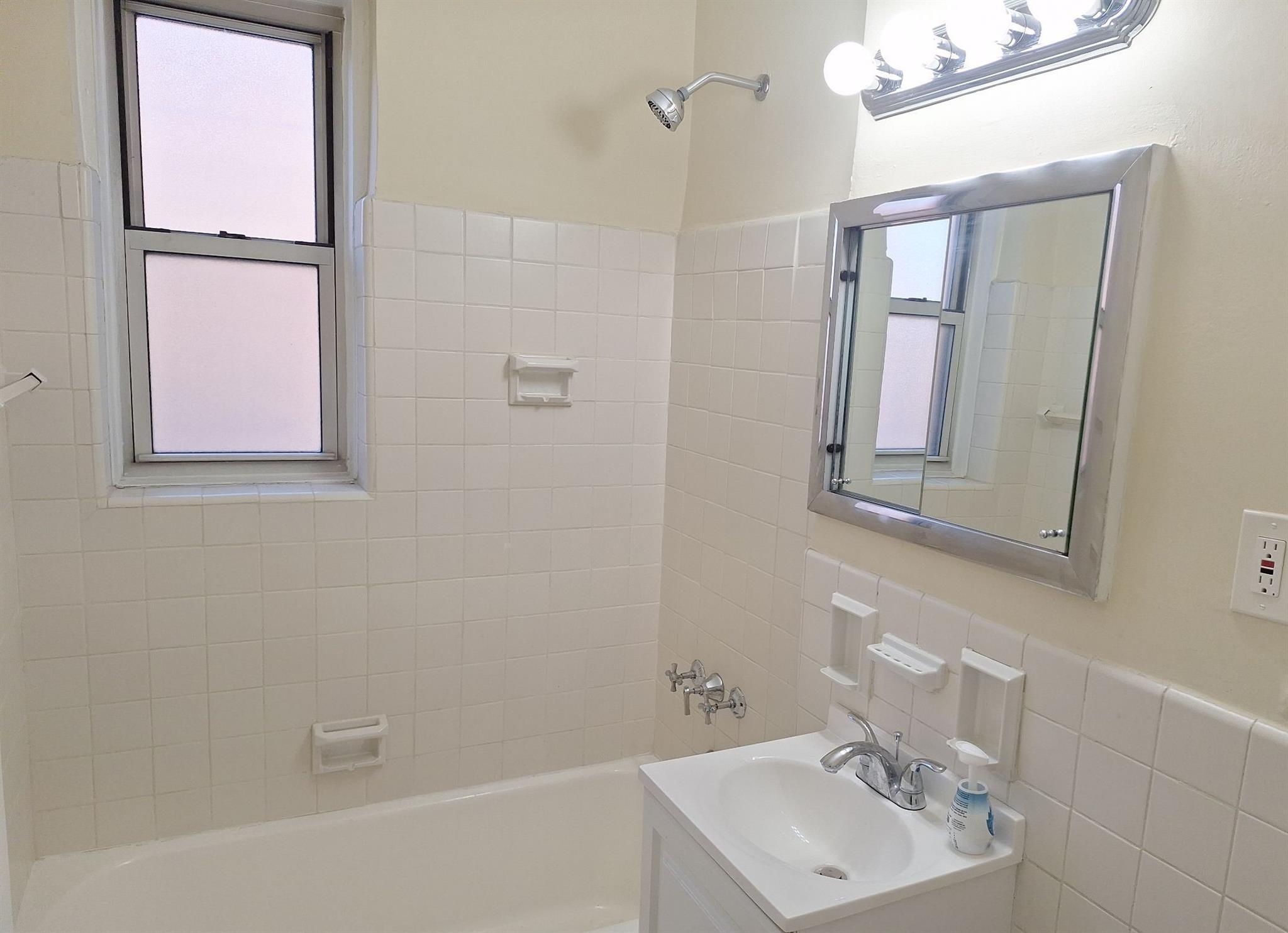 #3 photo, 3475 Greystone Avenue, ブロンクス区 Bronx , NY 10463