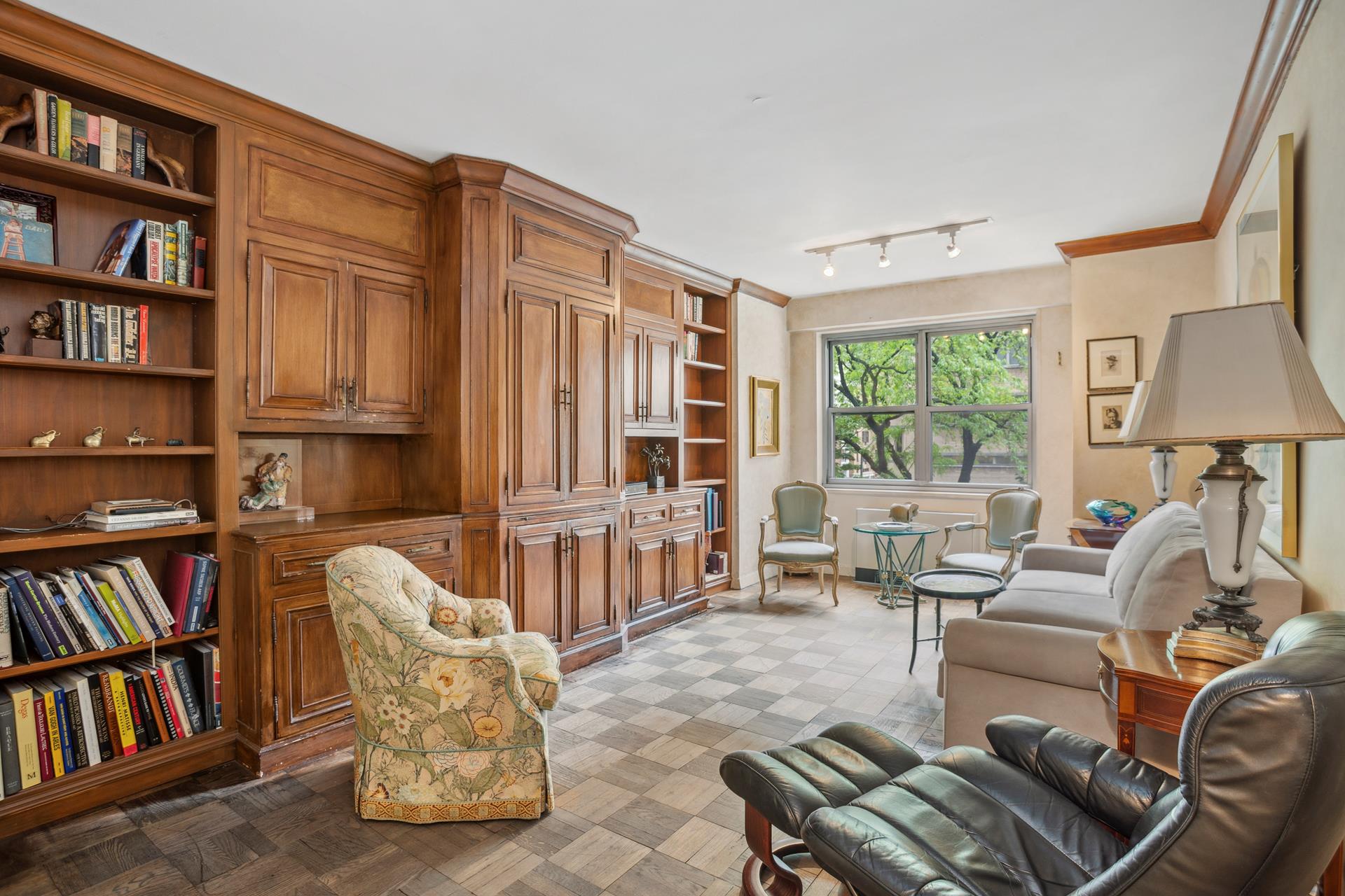 #1 photo, 150 E 69TH Street, Lenox Hill , NY 10021