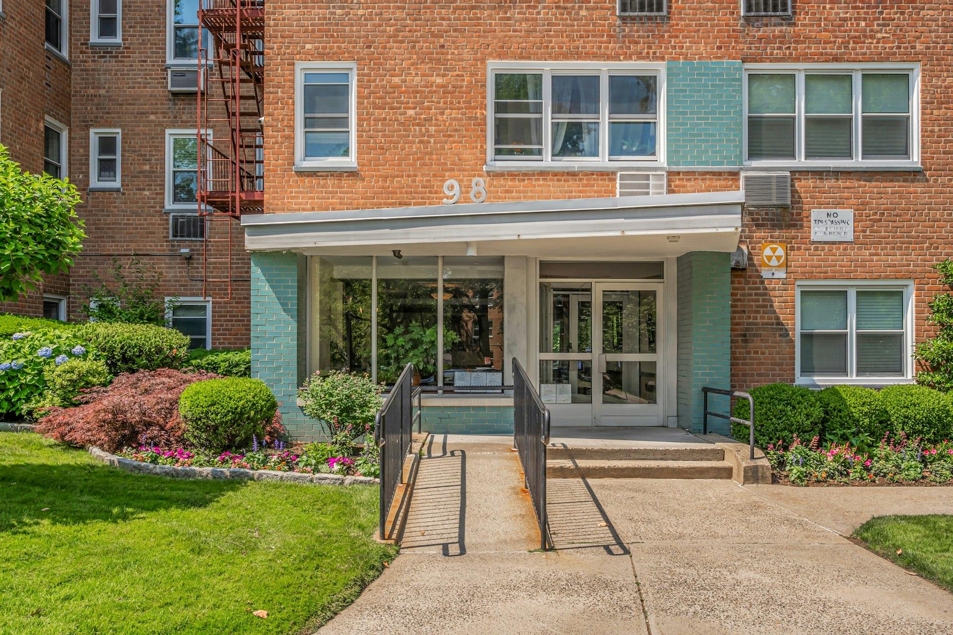 #2 photo, 98 DeHaven Drive, Yonkers , NY 10703