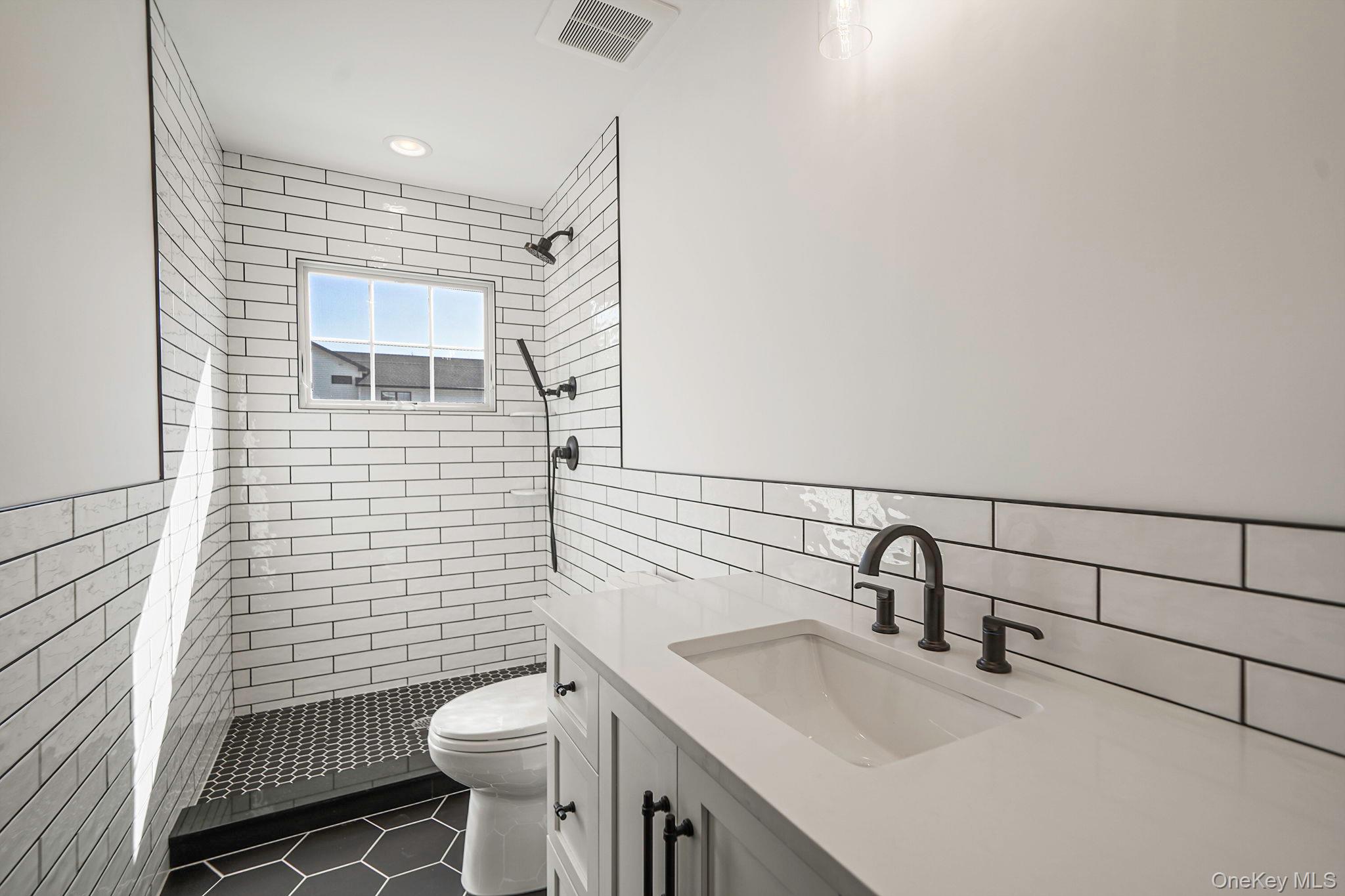 #3 photo, 121 Ontario Avenue, ナッソー郡 Massapequa , NY 11758