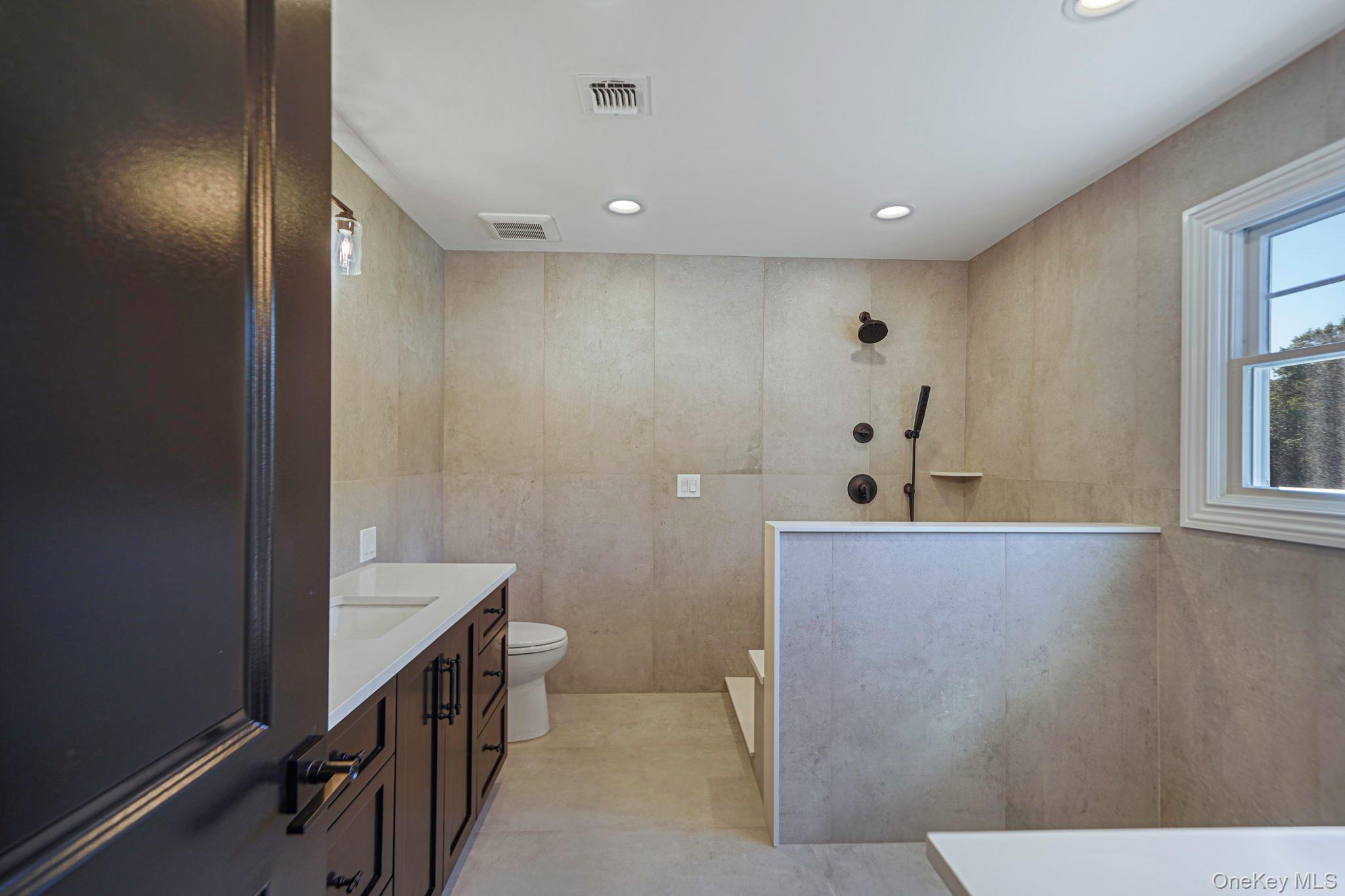 #4 photo, 121 Ontario Avenue, ナッソー郡 Massapequa , NY 11758