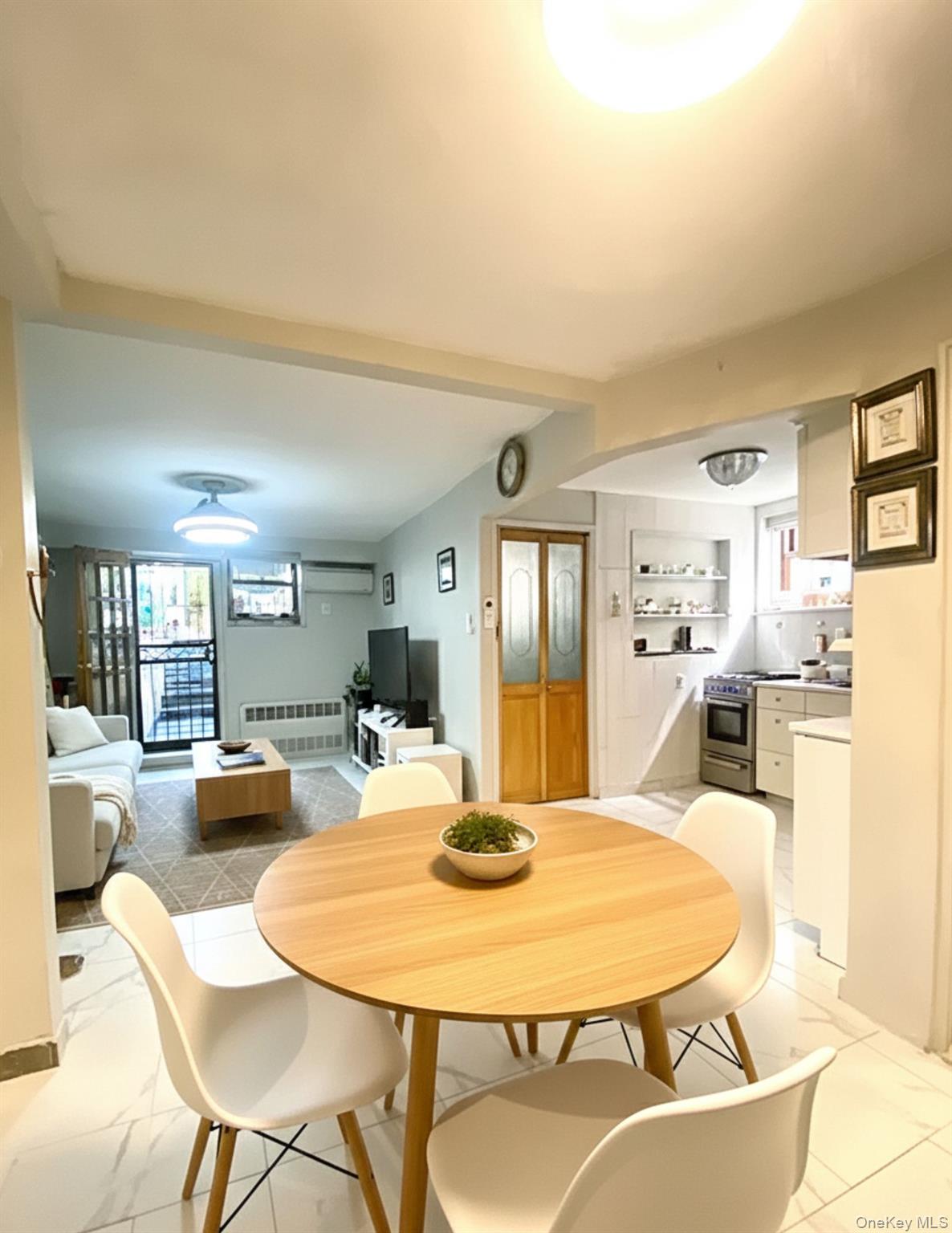 #2 photo, 22-39 74 Street, クイーンズ区 East Elmhurst , NY 11370