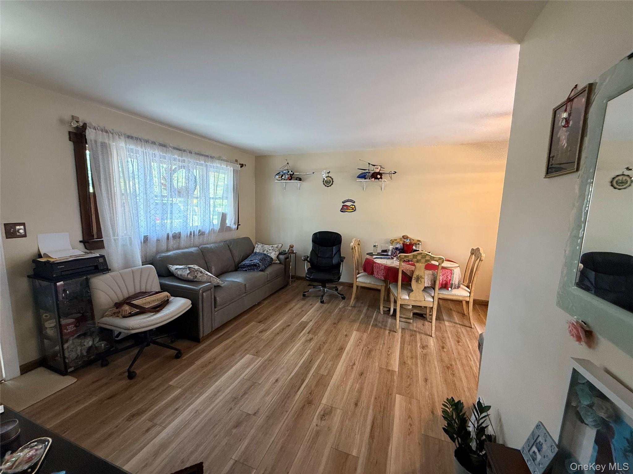 #2 photo, 1016 Howells Road, サフォーク郡 Bay Shore , NY 11706