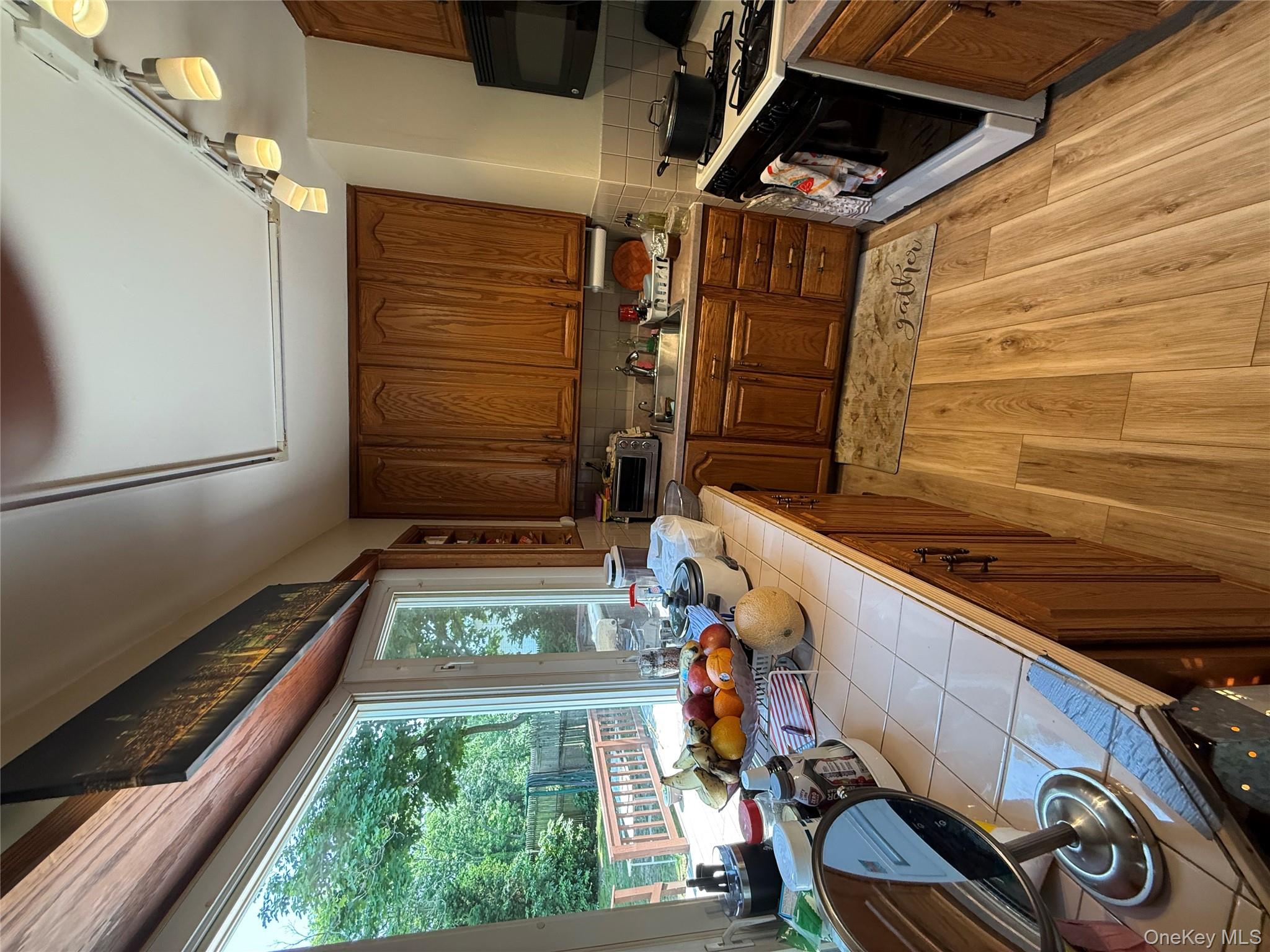 #4 photo, 1016 Howells Road, サフォーク郡 Bay Shore , NY 11706