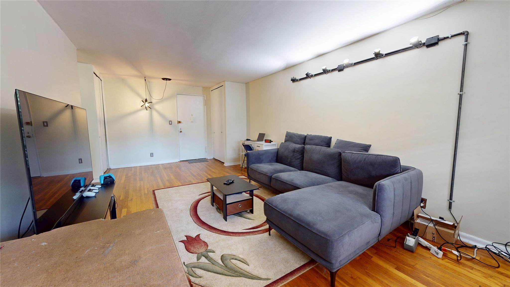 #4 photo, 142-20 84th Drive, كوينز Briarwood , NY 11435