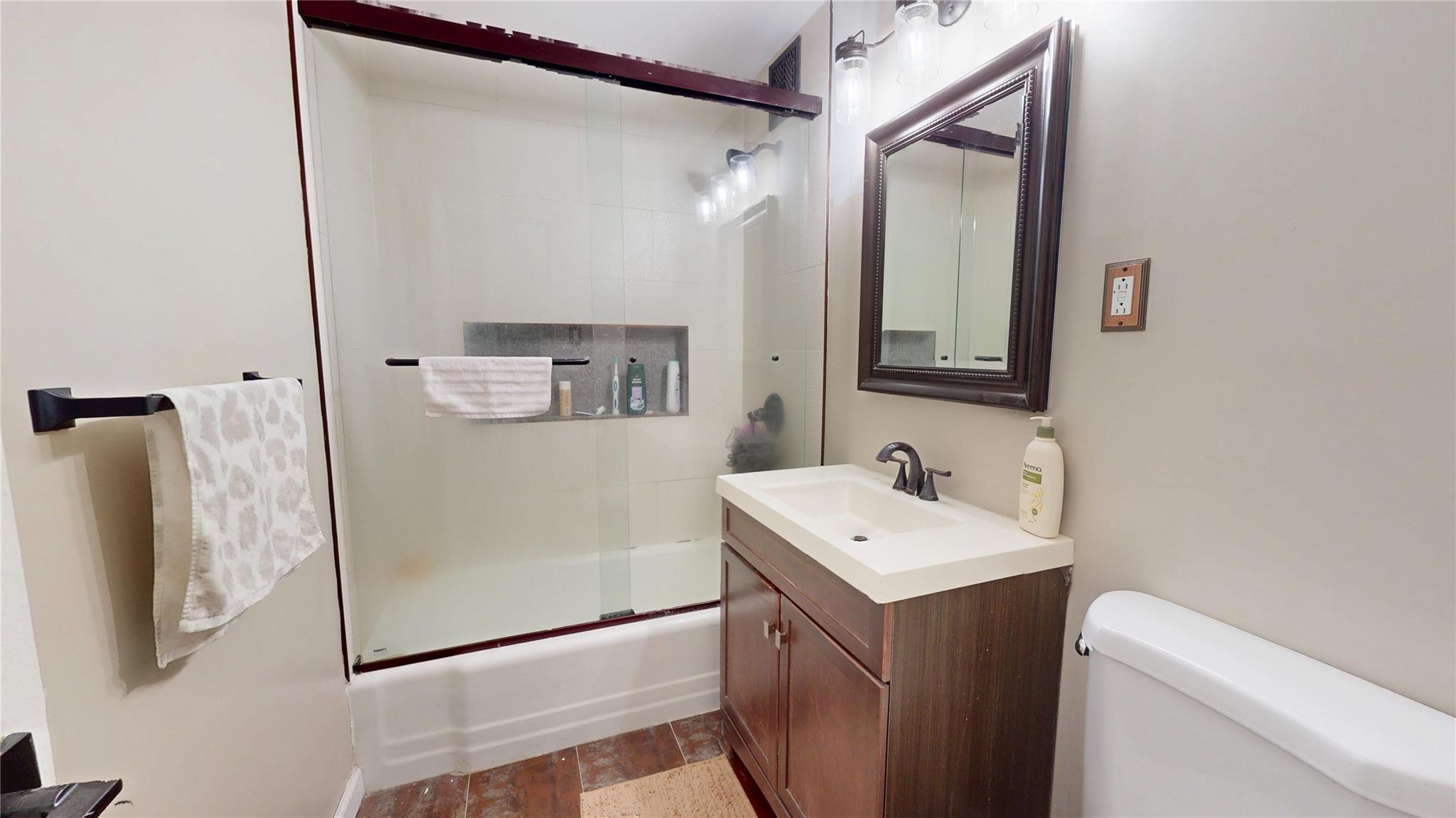 #6 photo, 142-20 84th Drive, كوينز Briarwood , NY 11435