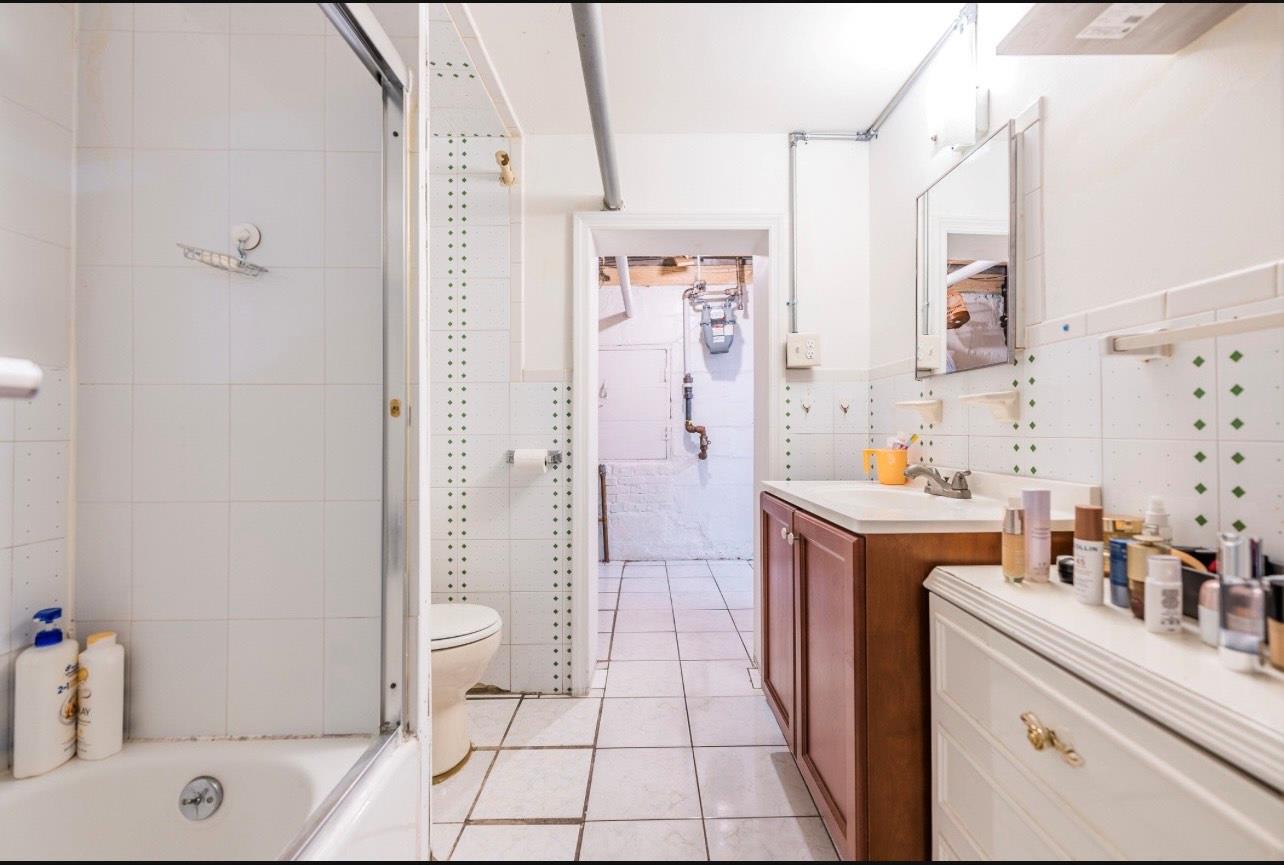 #11 photo, 5736 75th Street, クイーンズ区 Middle Village , NY 11379