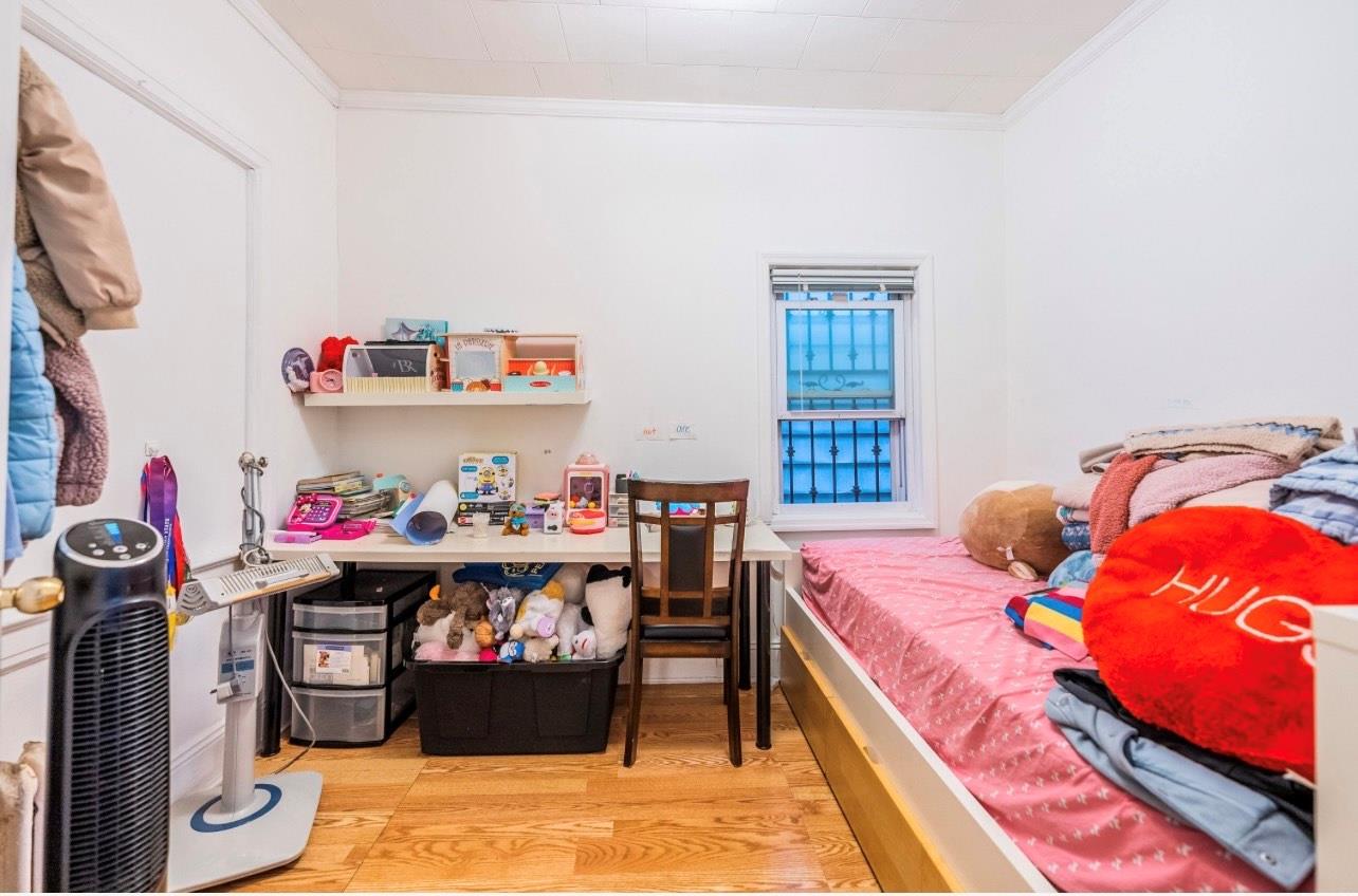 #15 photo, 5736 75th Street, クイーンズ区 Middle Village , NY 11379