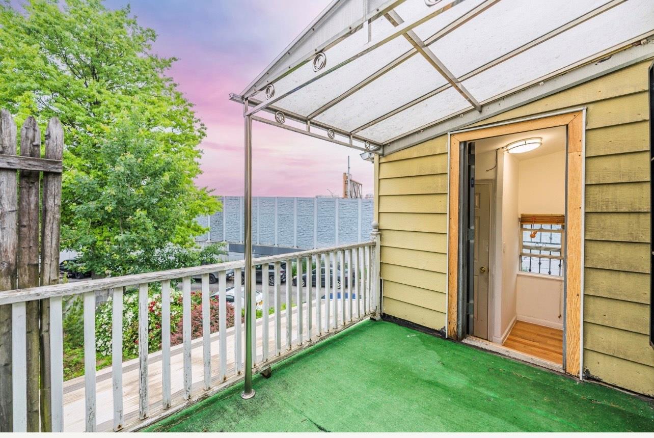 #18 photo, 5736 75th Street, クイーンズ区 Middle Village , NY 11379