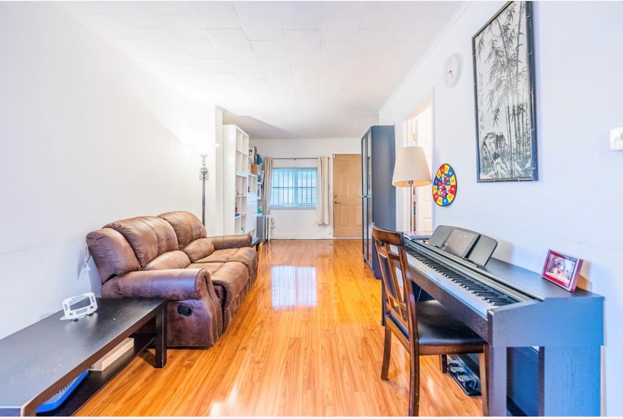 #2 photo, 5736 75th Street, クイーンズ区 Middle Village , NY 11379