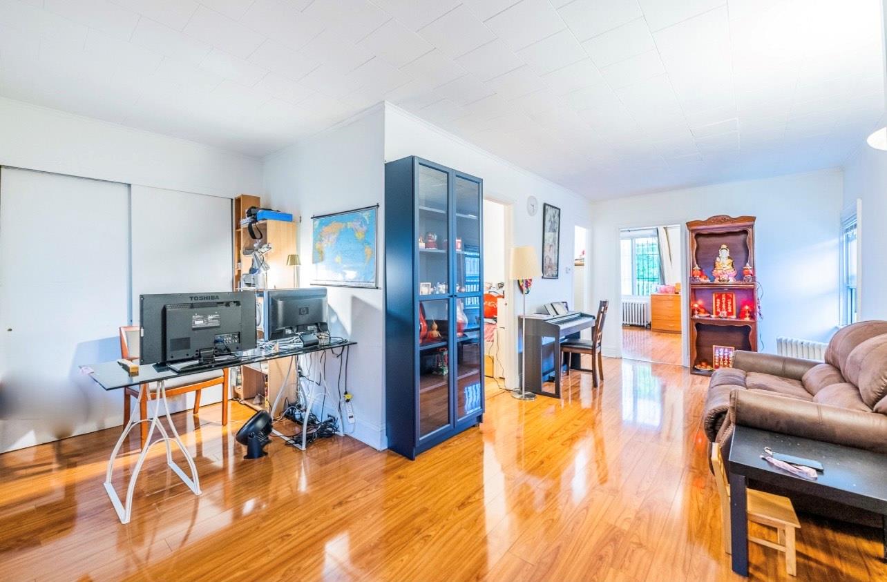 #3 photo, 5736 75th Street, クイーンズ区 Middle Village , NY 11379