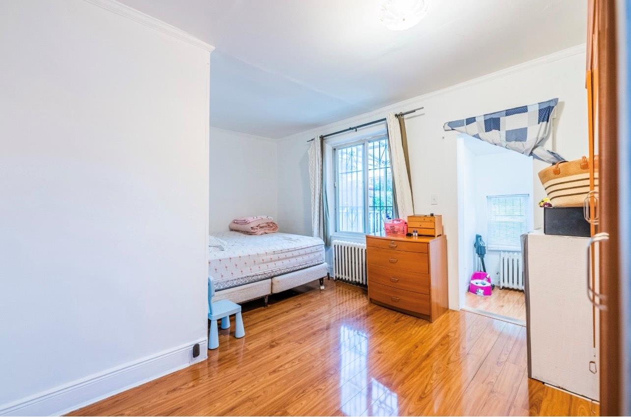 #6 photo, 5736 75th Street, クイーンズ区 Middle Village , NY 11379