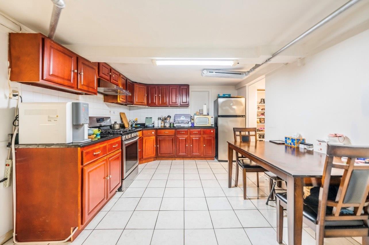 #7 photo, 5736 75th Street, クイーンズ区 Middle Village , NY 11379