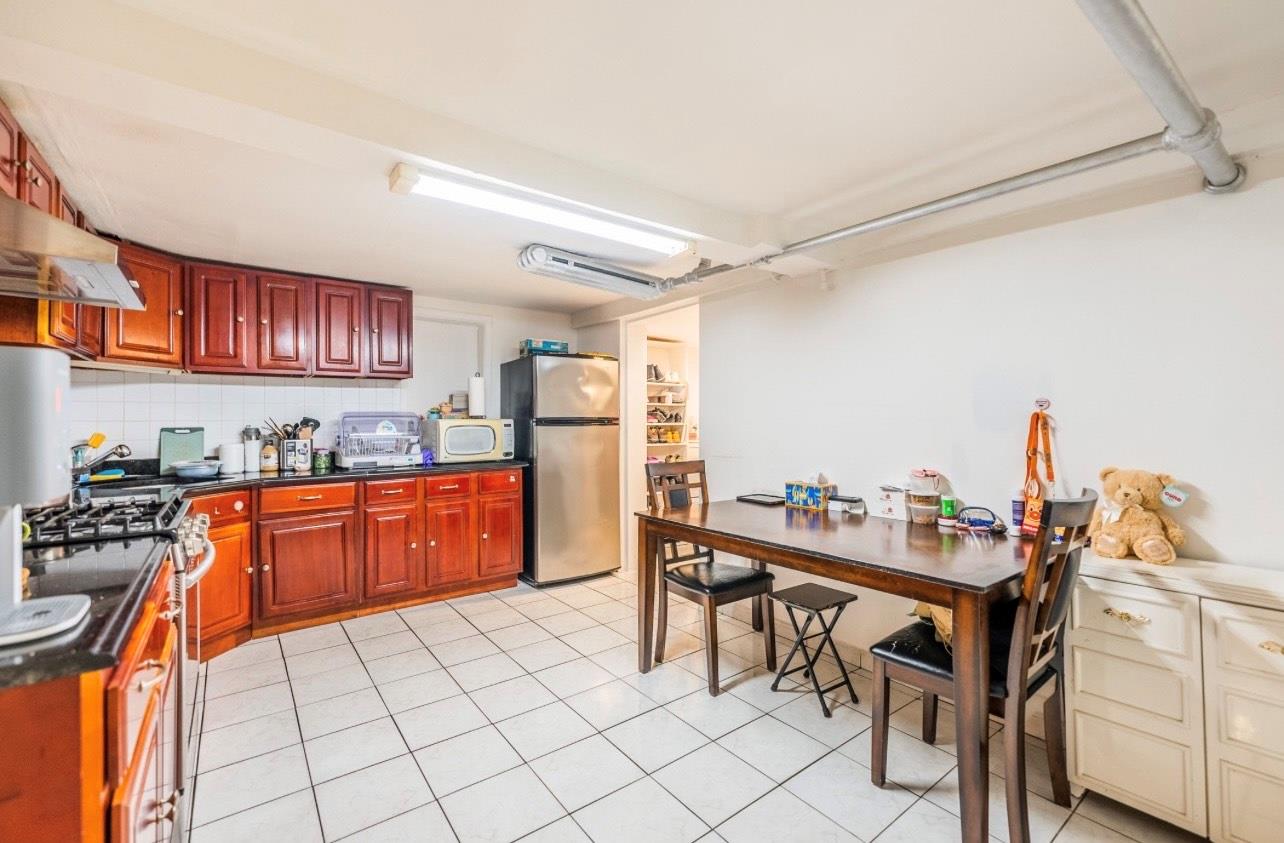 #8 photo, 5736 75th Street, クイーンズ区 Middle Village , NY 11379