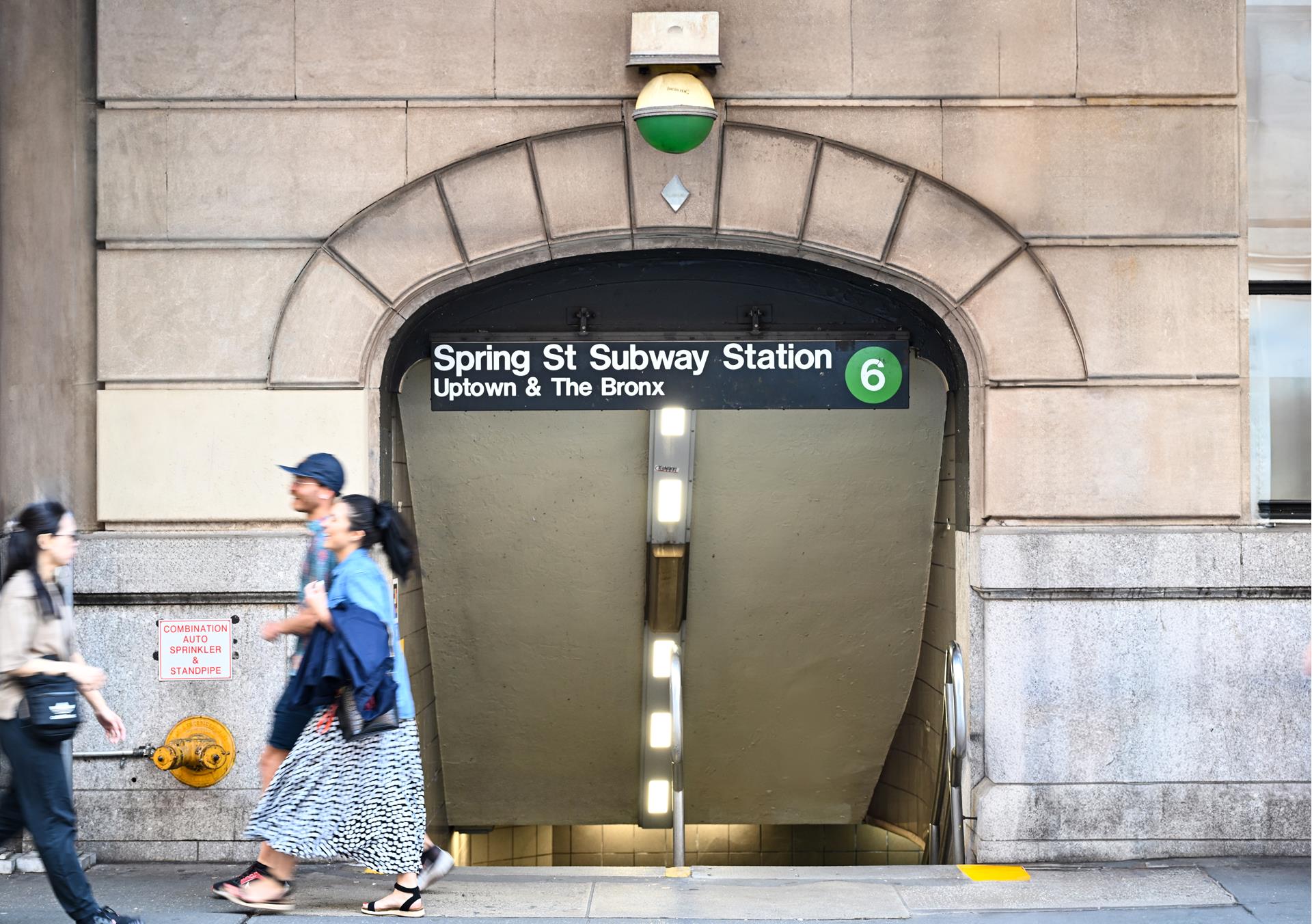 #4 photo, 232 MULBERRY Street, マンハッタン Nolita , NY 10012