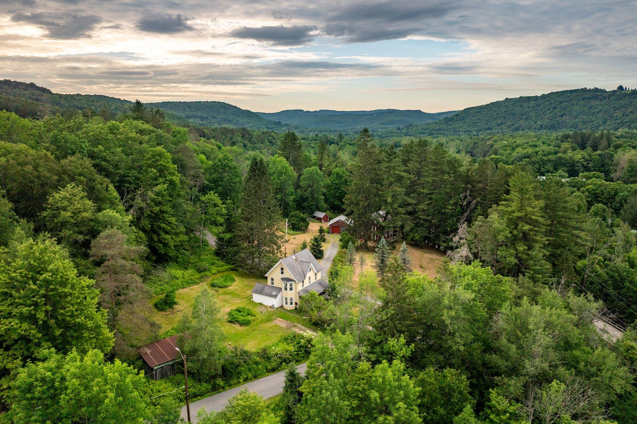 #1 photo, 8 High Street, 紐約州 Livingston Manor , NY 12758