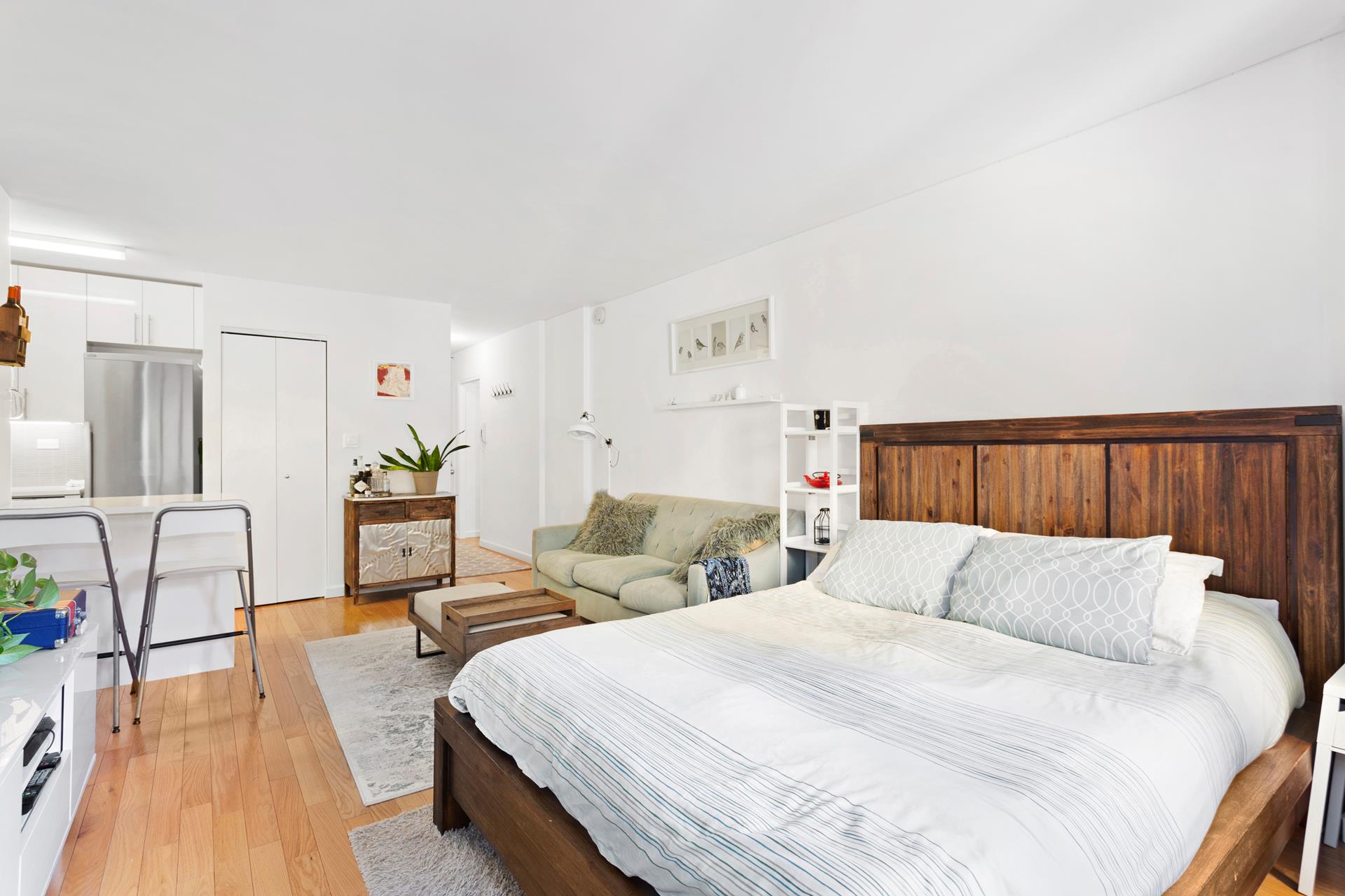 #3 photo, 240 E 76TH Street, マンハッタン Lenox Hill , NY 10021