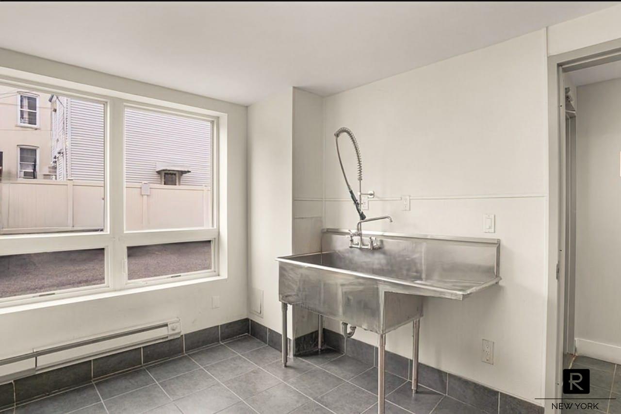 #14 photo, 63-34 Fresh Pond Road, クイーンズ区 Ridgewood , NY 11385