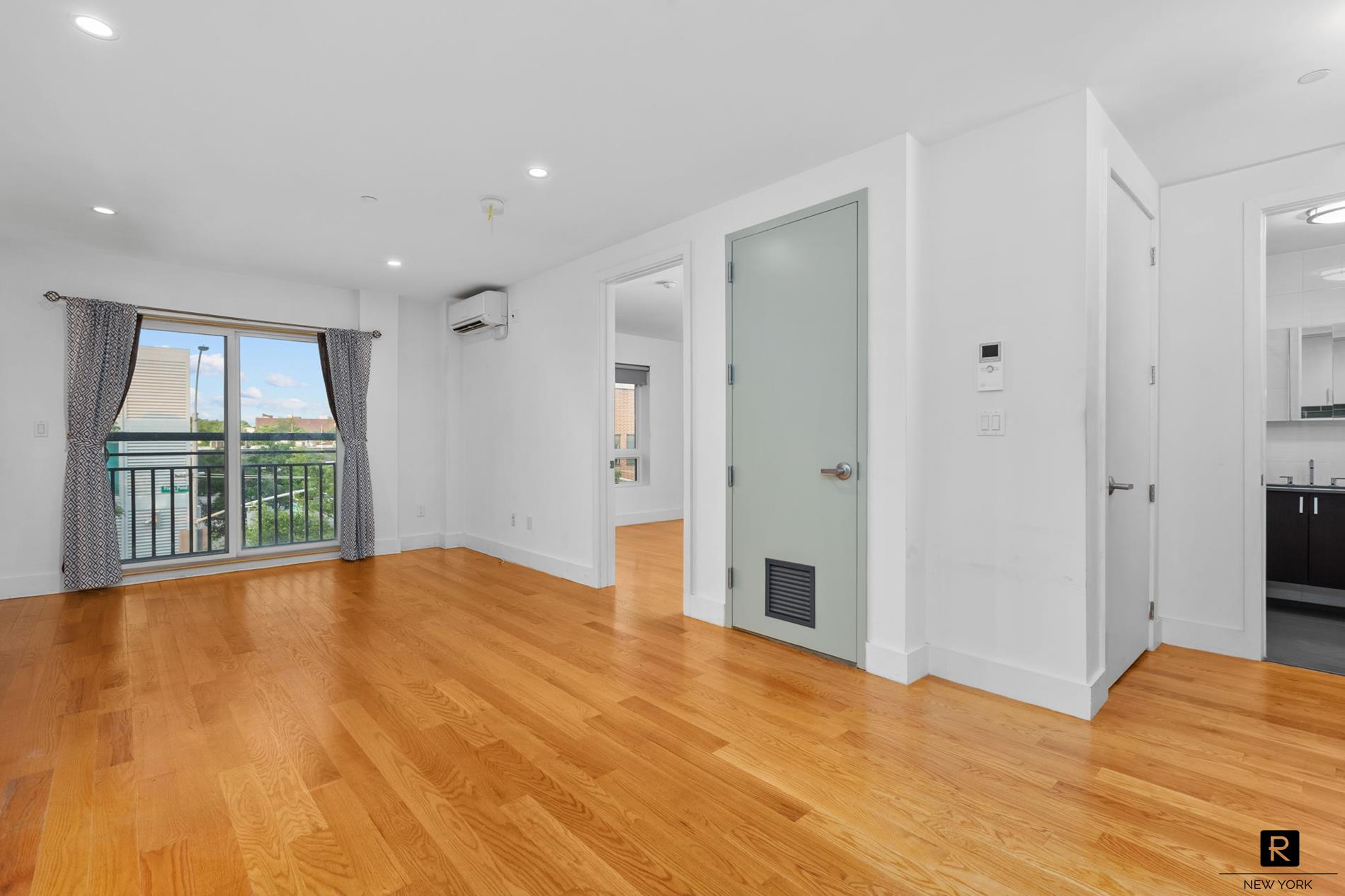 #2 photo, 63-34 Fresh Pond Road, クイーンズ区 Ridgewood , NY 11385