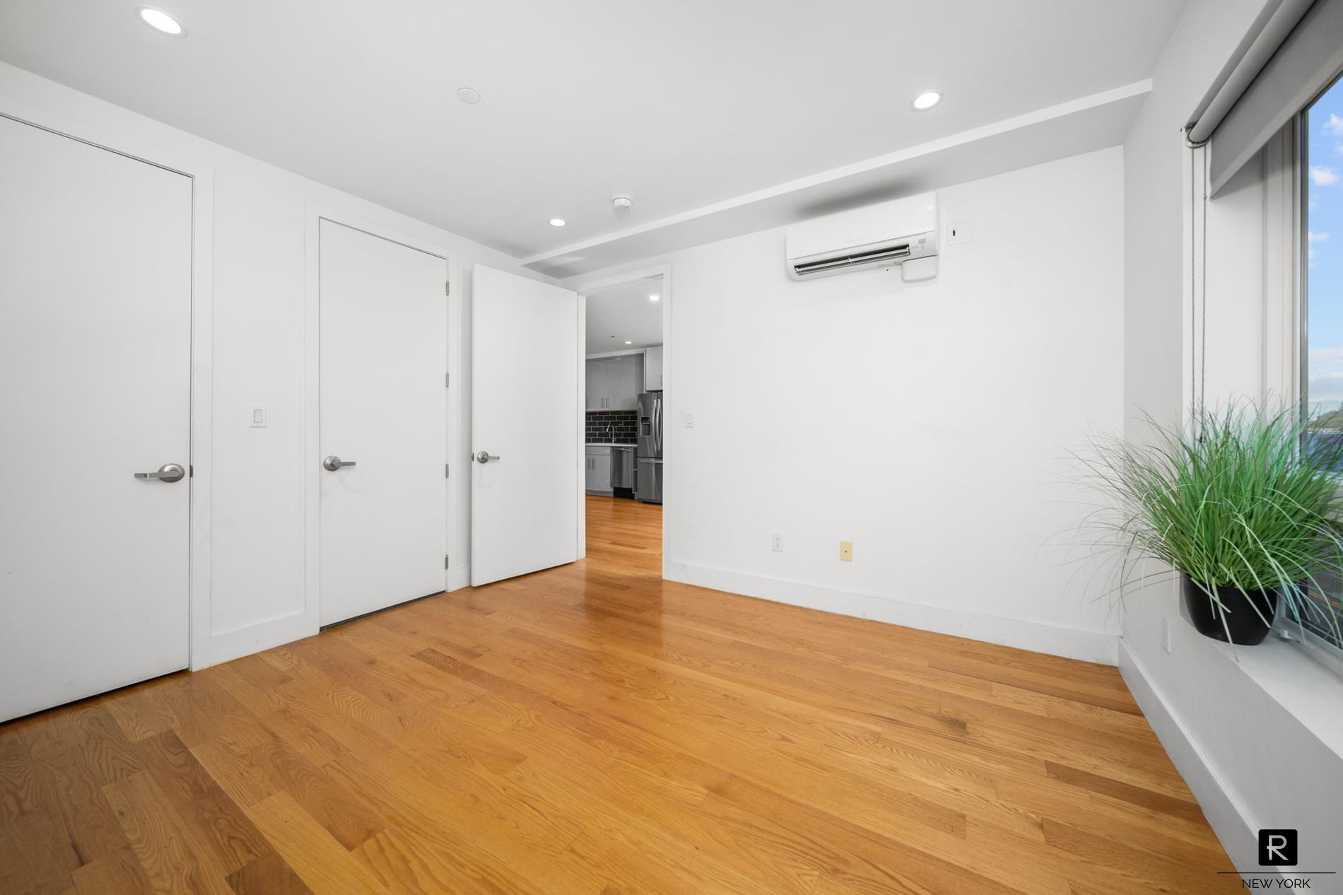 #5 photo, 63-34 Fresh Pond Road, クイーンズ区 Ridgewood , NY 11385