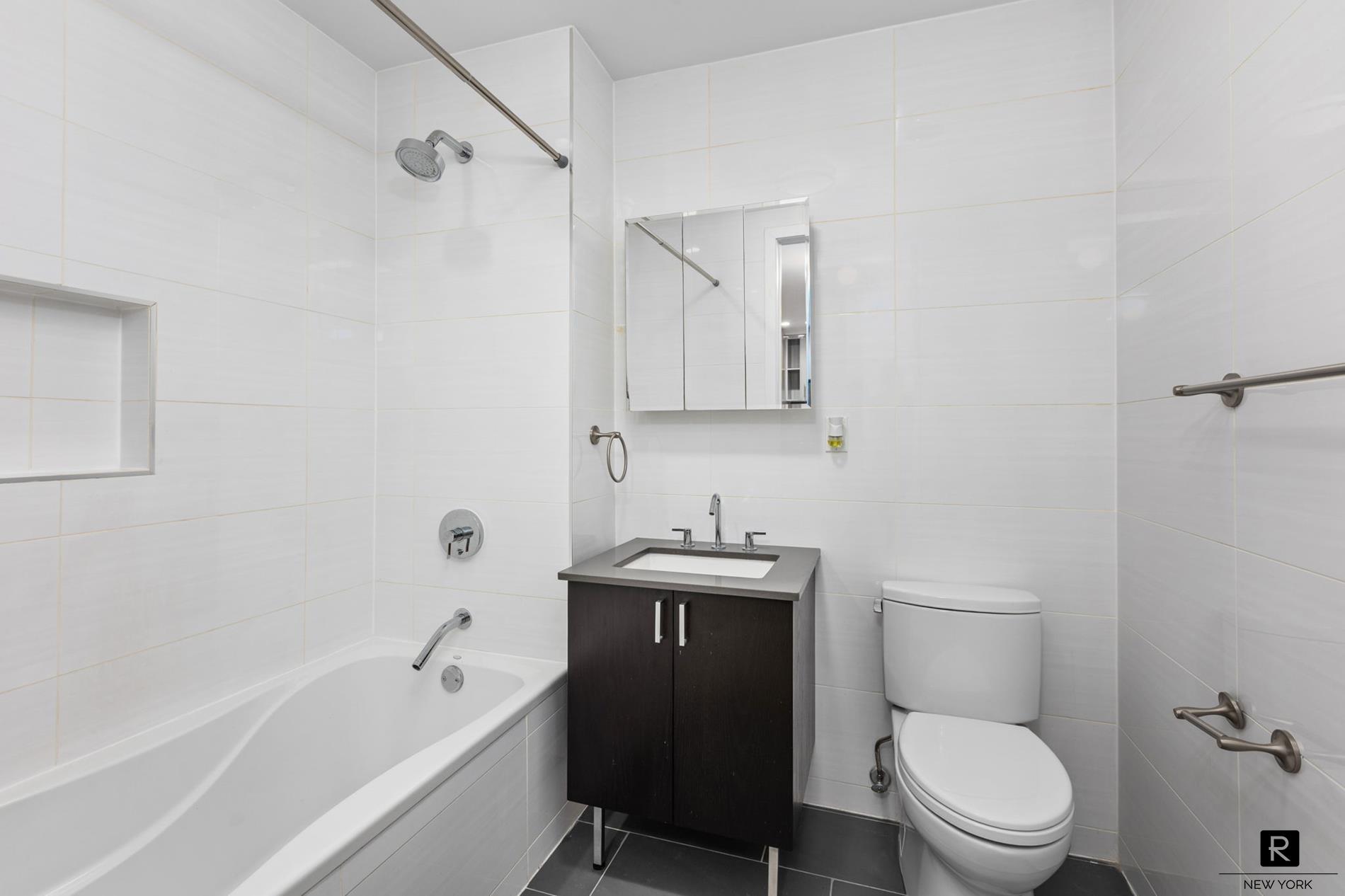 #7 photo, 63-34 Fresh Pond Road, クイーンズ区 Ridgewood , NY 11385