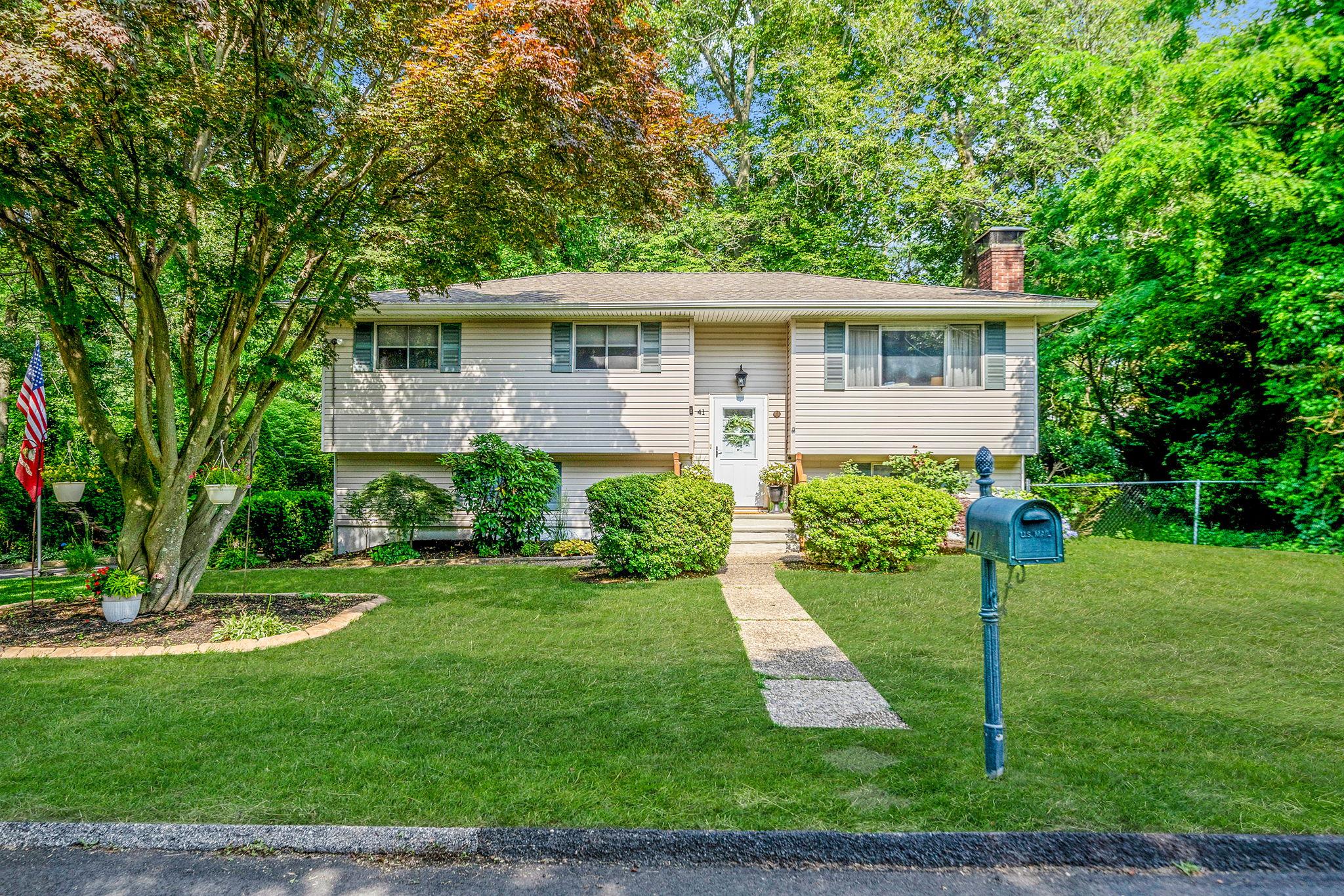 #1 photo, 41 Great River Drive, سوفولك Sound Beach , NY 11789