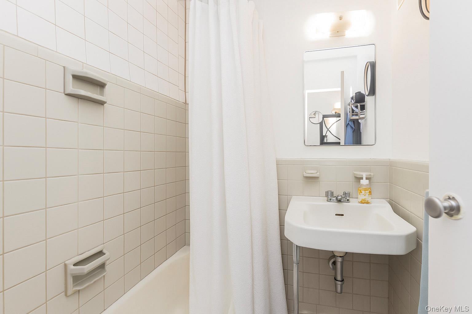 #8 photo, 2 Fordham Hill Oval, ブロンクス区 Bronx , NY 10468