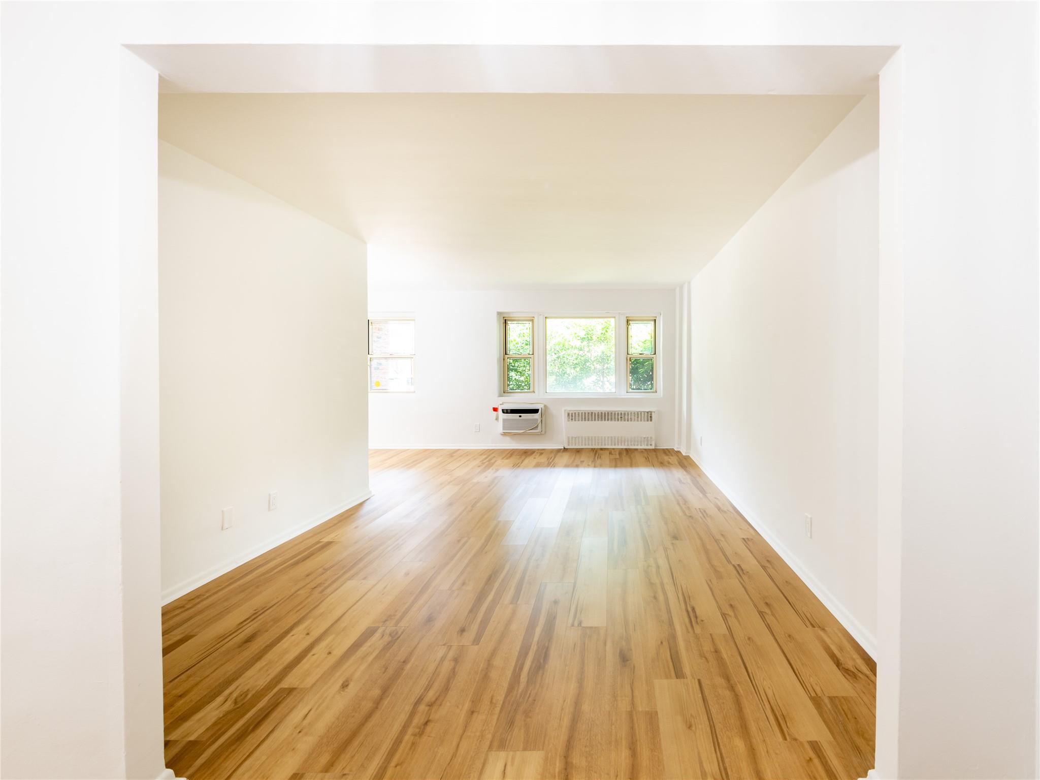 #13 photo, 20 Hillpark, Great Neck , NY 11021