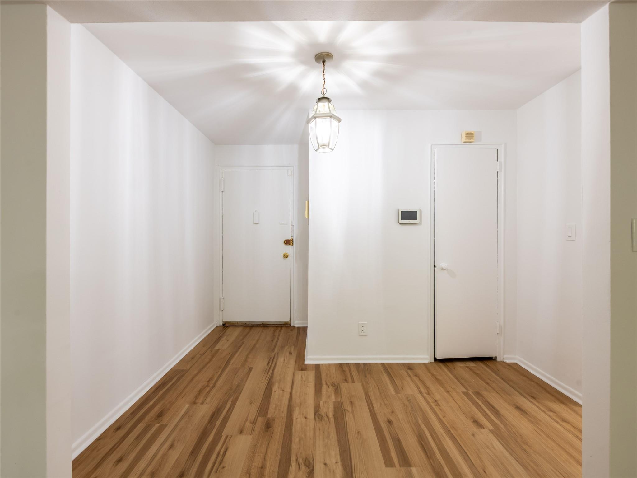 #14 photo, 20 Hillpark, Great Neck , NY 11021