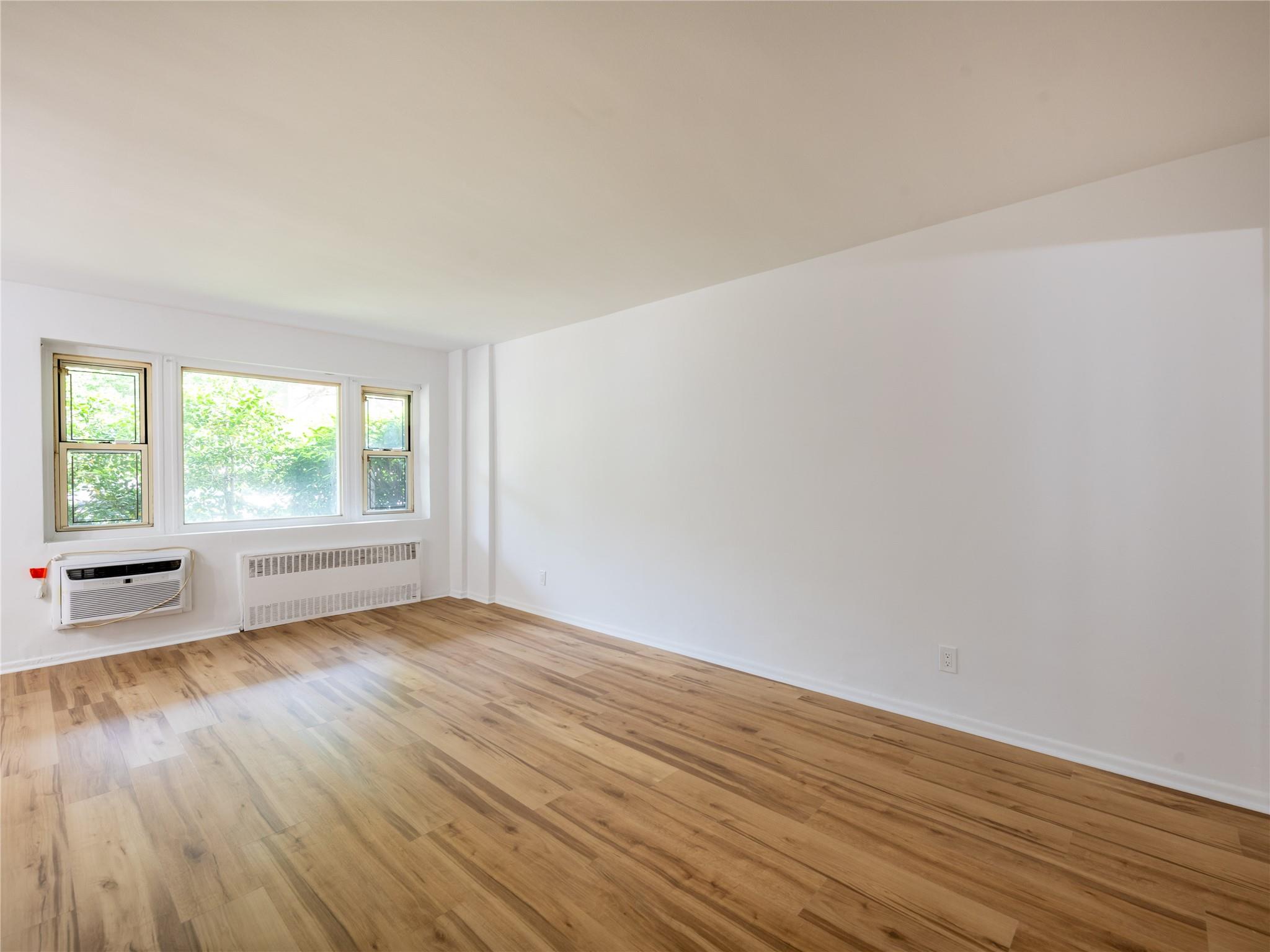 #16 photo, 20 Hillpark, Great Neck , NY 11021