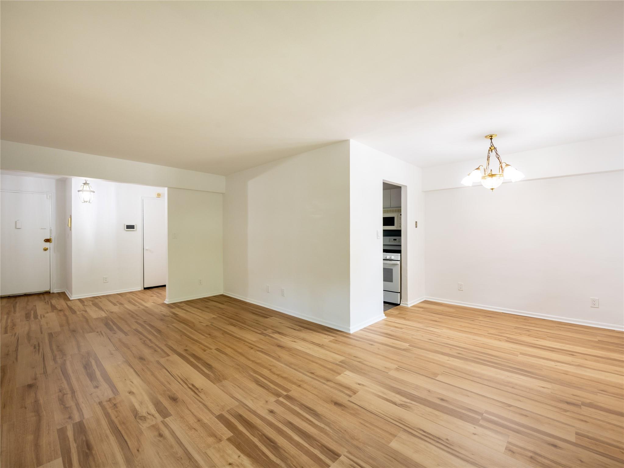 #18 photo, 20 Hillpark, Great Neck , NY 11021