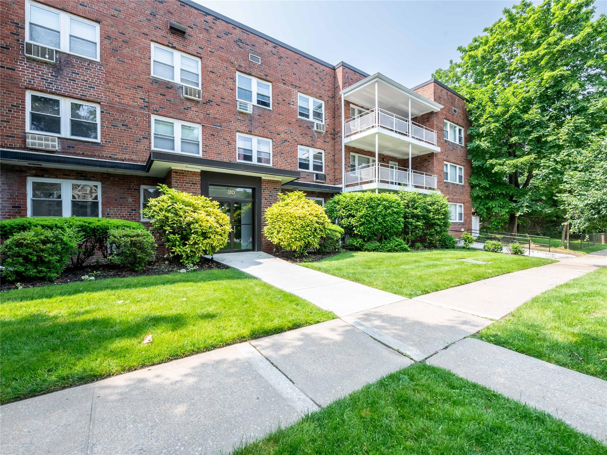 #2 photo, 20 Hillpark, Great Neck , NY 11021