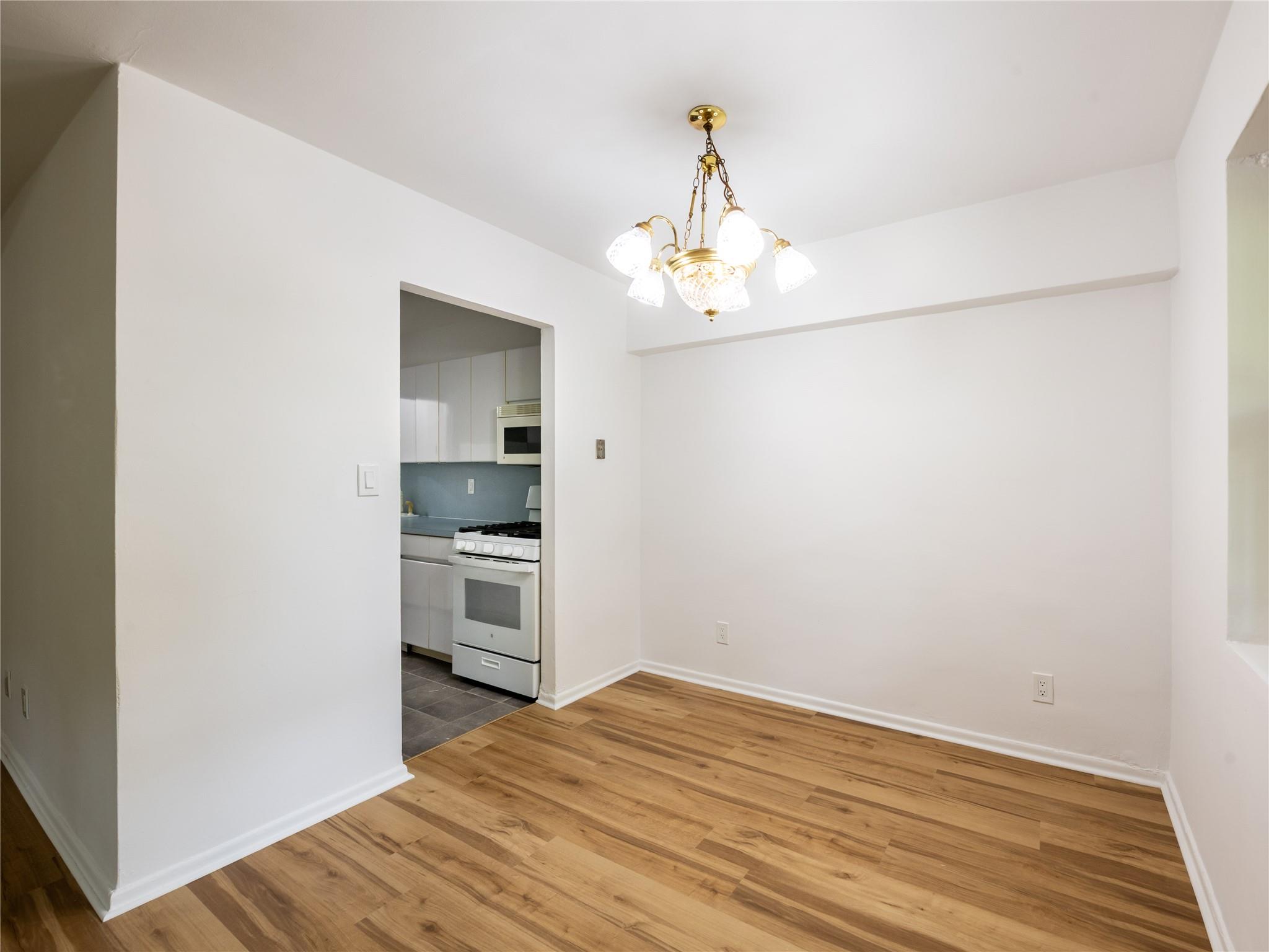 #20 photo, 20 Hillpark, Great Neck , NY 11021