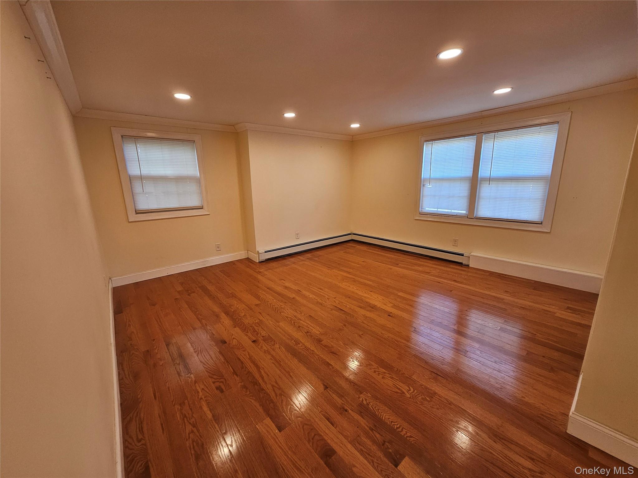 #13 photo, 100 Glenmore Avenue, 長島 Hempstead , NY 11550