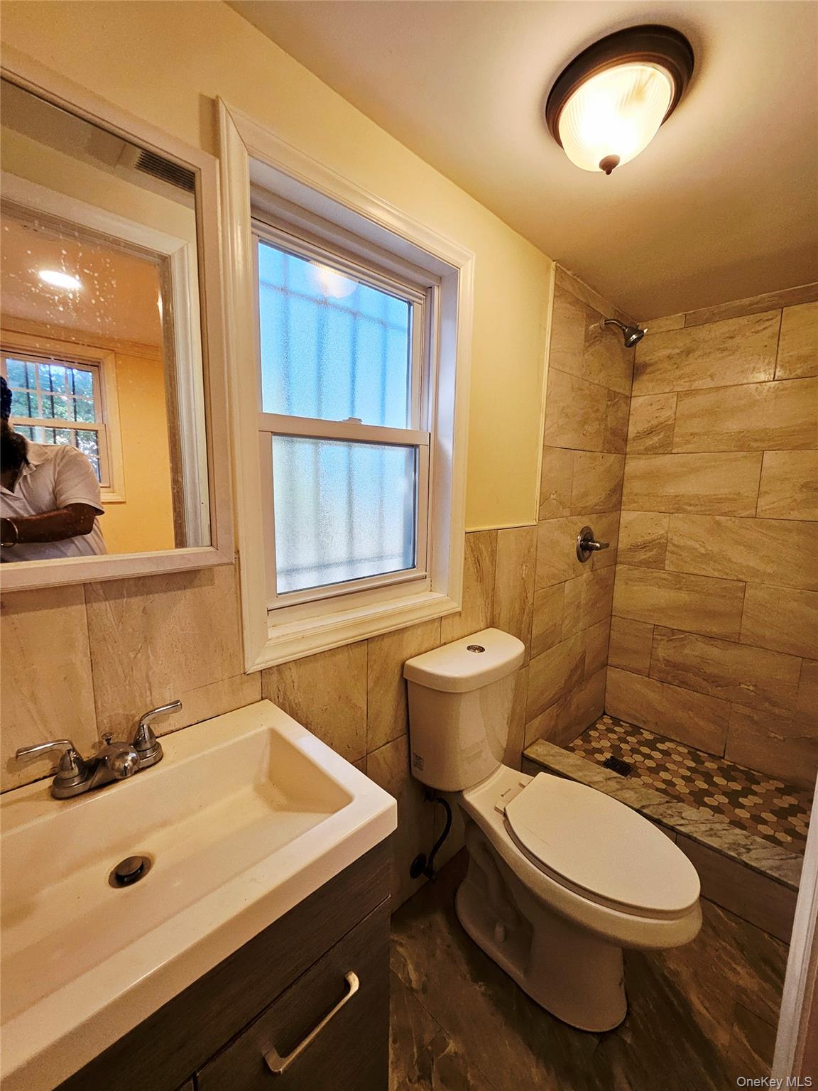 #14 photo, 100 Glenmore Avenue, 長島 Hempstead , NY 11550