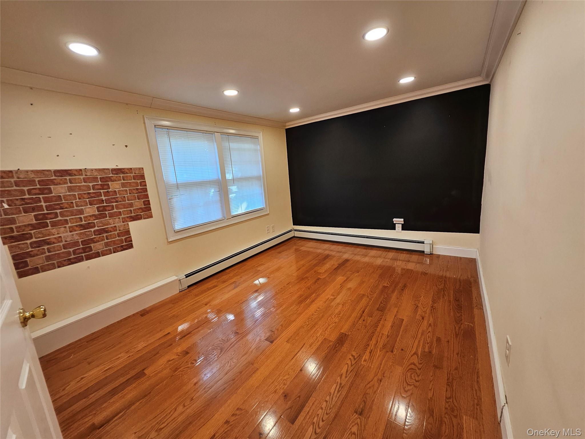 #15 photo, 100 Glenmore Avenue, 長島 Hempstead , NY 11550